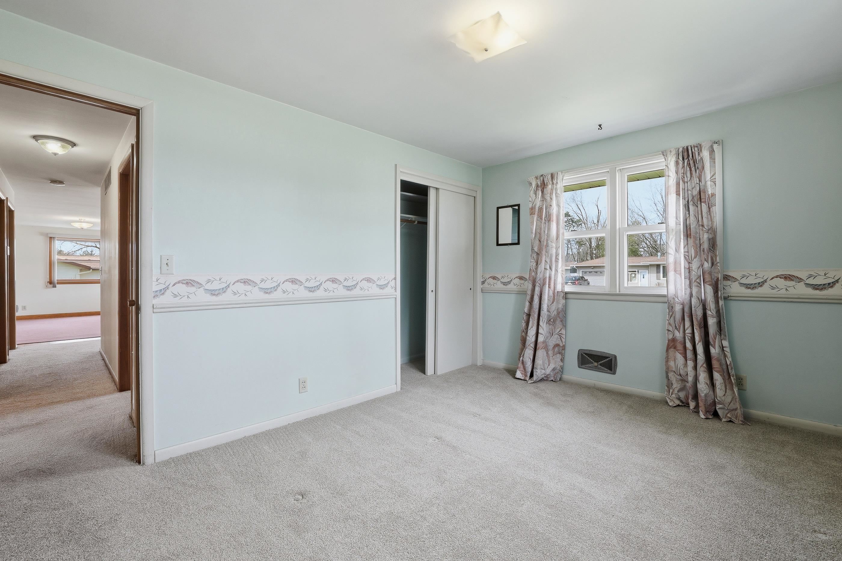 215 E WILLOW STREET, Stevens Point, Wisconsin 54481, 3 Bedrooms Bedrooms, ,2 BathroomsBathrooms,Residential,For Sale,215 E WILLOW STREET,22601569