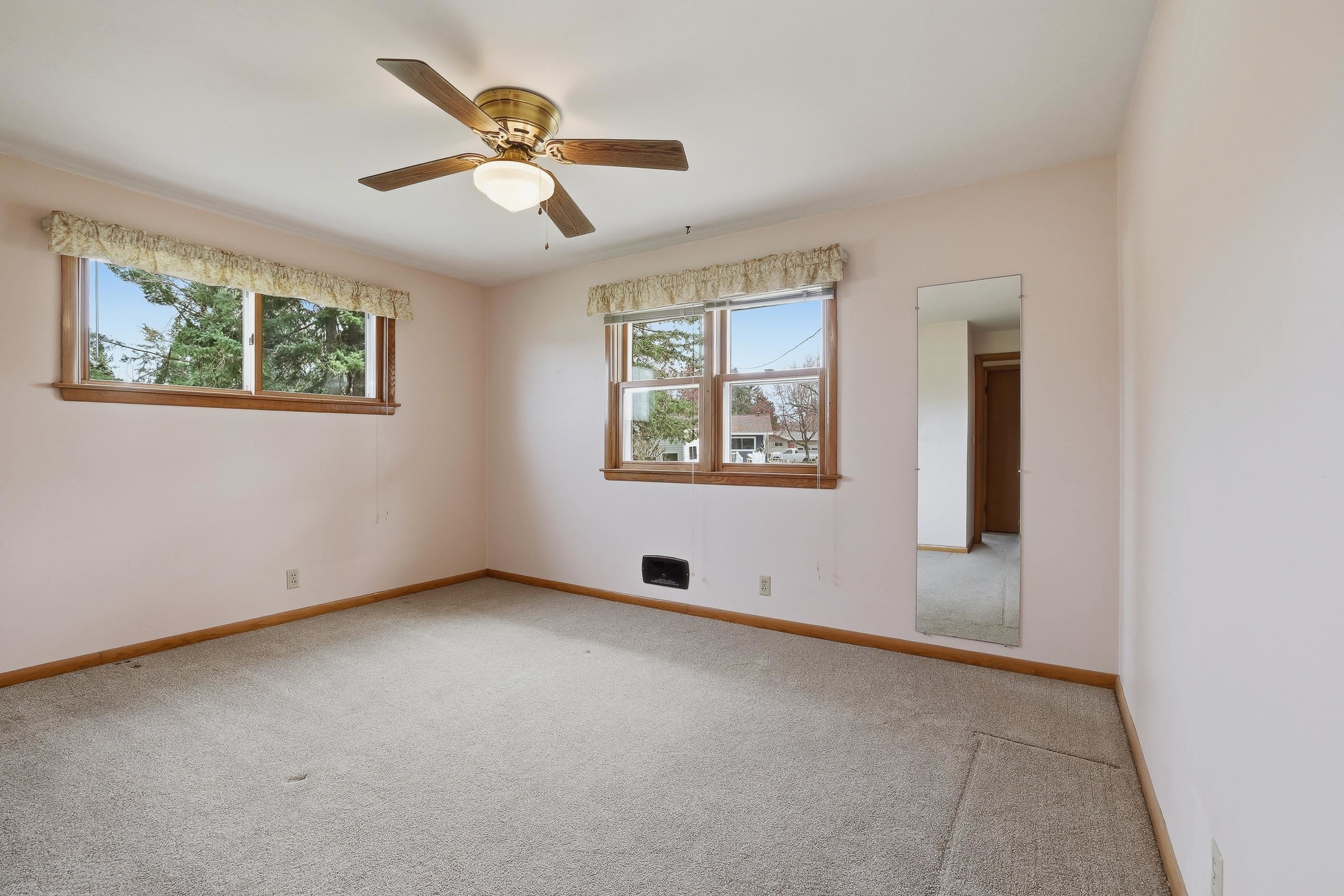 215 E WILLOW STREET, Stevens Point, Wisconsin 54481, 3 Bedrooms Bedrooms, ,2 BathroomsBathrooms,Residential,For Sale,215 E WILLOW STREET,22601569