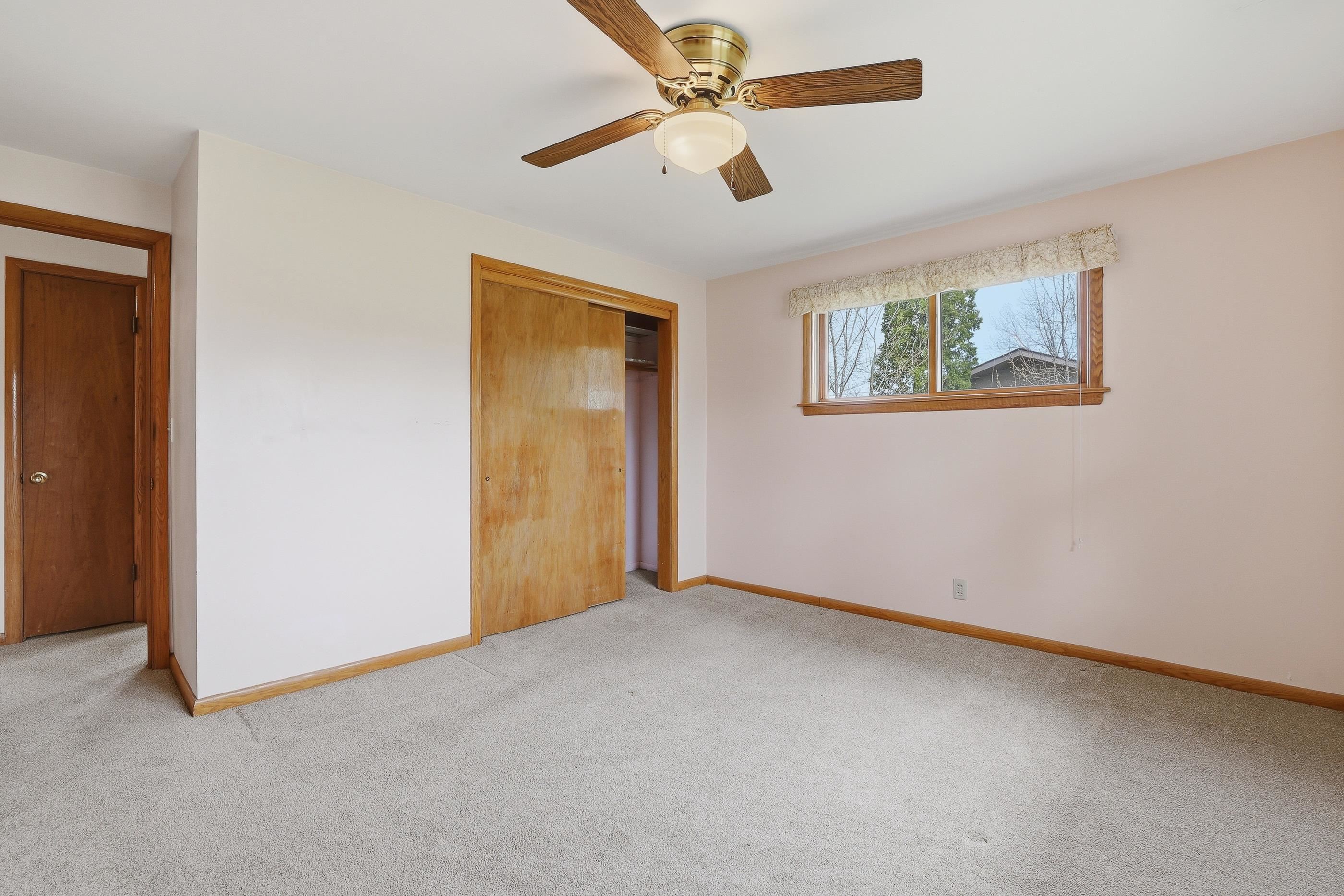 215 E WILLOW STREET, Stevens Point, Wisconsin 54481, 3 Bedrooms Bedrooms, ,2 BathroomsBathrooms,Residential,For Sale,215 E WILLOW STREET,22601569