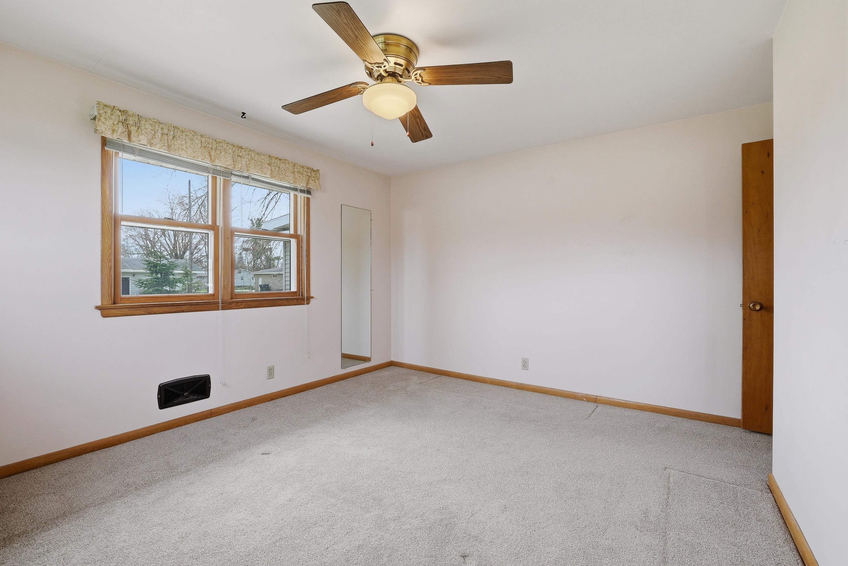 215 E WILLOW STREET, Stevens Point, Wisconsin 54481, 3 Bedrooms Bedrooms, ,2 BathroomsBathrooms,Residential,For Sale,215 E WILLOW STREET,22601569