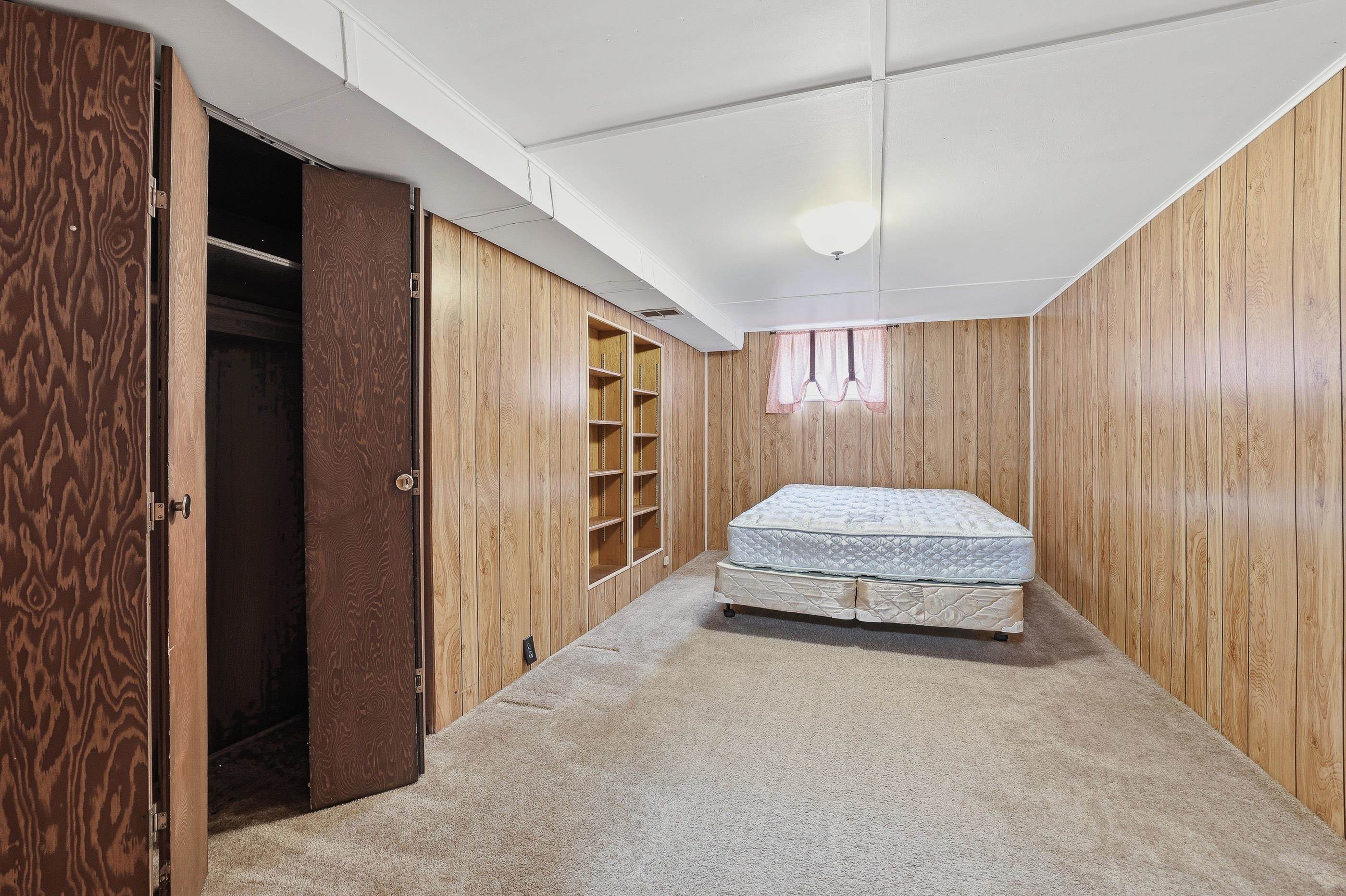 215 E WILLOW STREET, Stevens Point, Wisconsin 54481, 3 Bedrooms Bedrooms, ,2 BathroomsBathrooms,Residential,For Sale,215 E WILLOW STREET,22601569