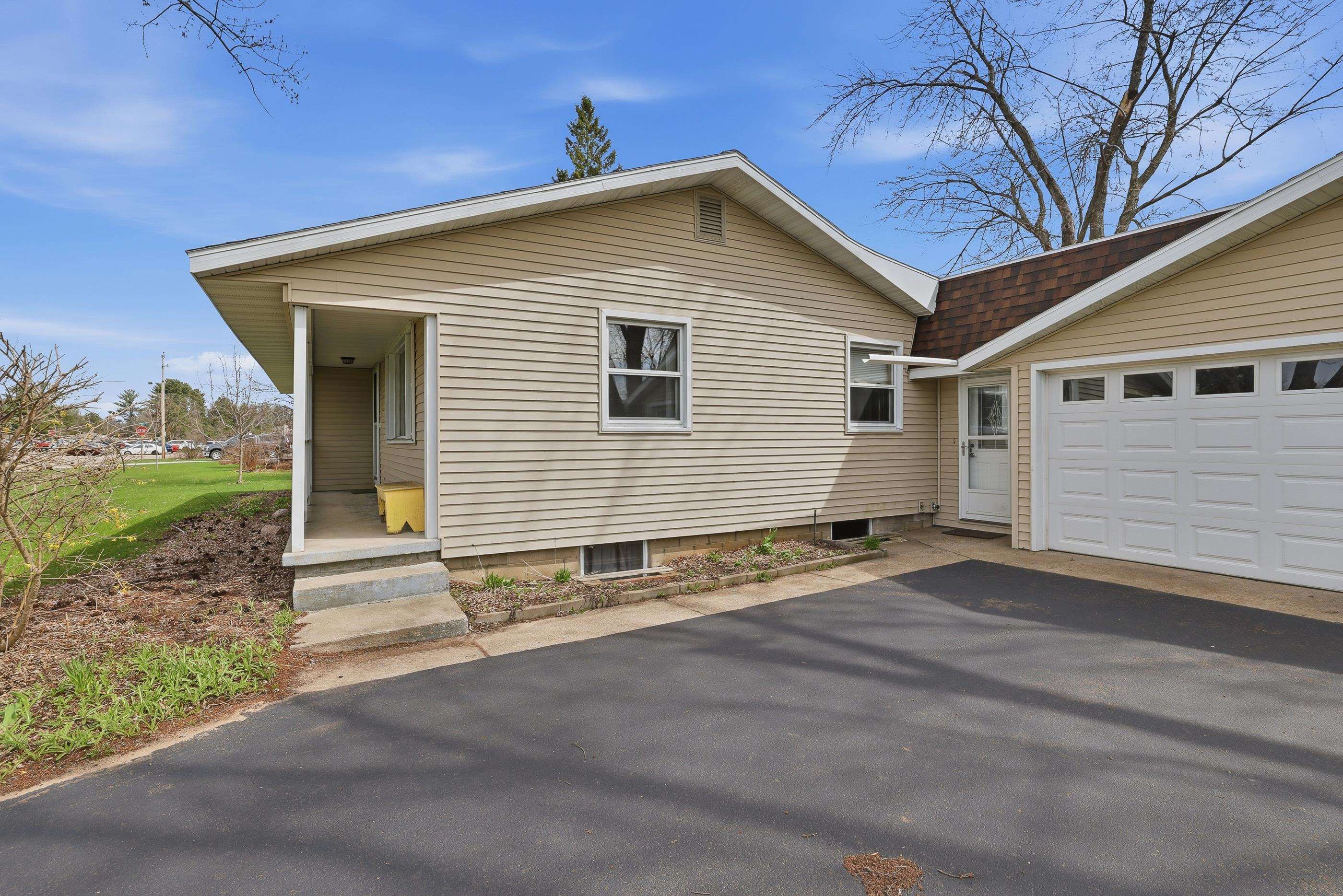 215 E WILLOW STREET, Stevens Point, Wisconsin 54481, 3 Bedrooms Bedrooms, ,2 BathroomsBathrooms,Residential,For Sale,215 E WILLOW STREET,22601569