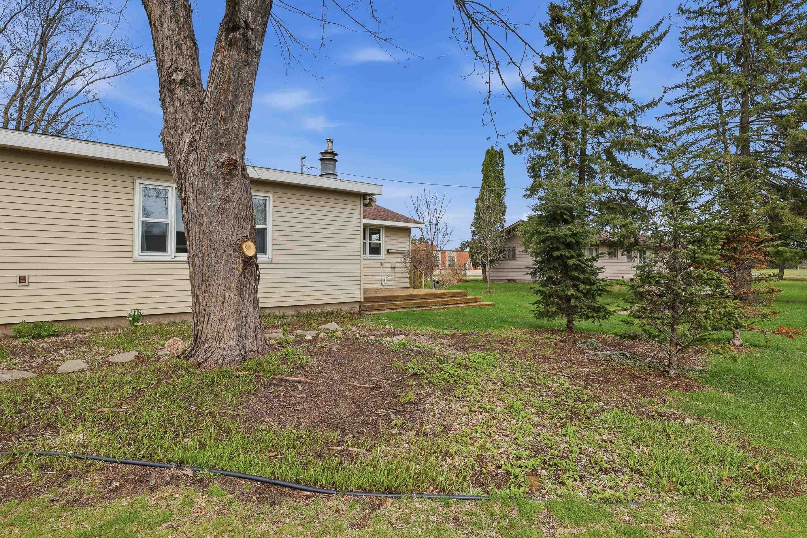 215 E WILLOW STREET, Stevens Point, Wisconsin 54481, 3 Bedrooms Bedrooms, ,2 BathroomsBathrooms,Residential,For Sale,215 E WILLOW STREET,22601569