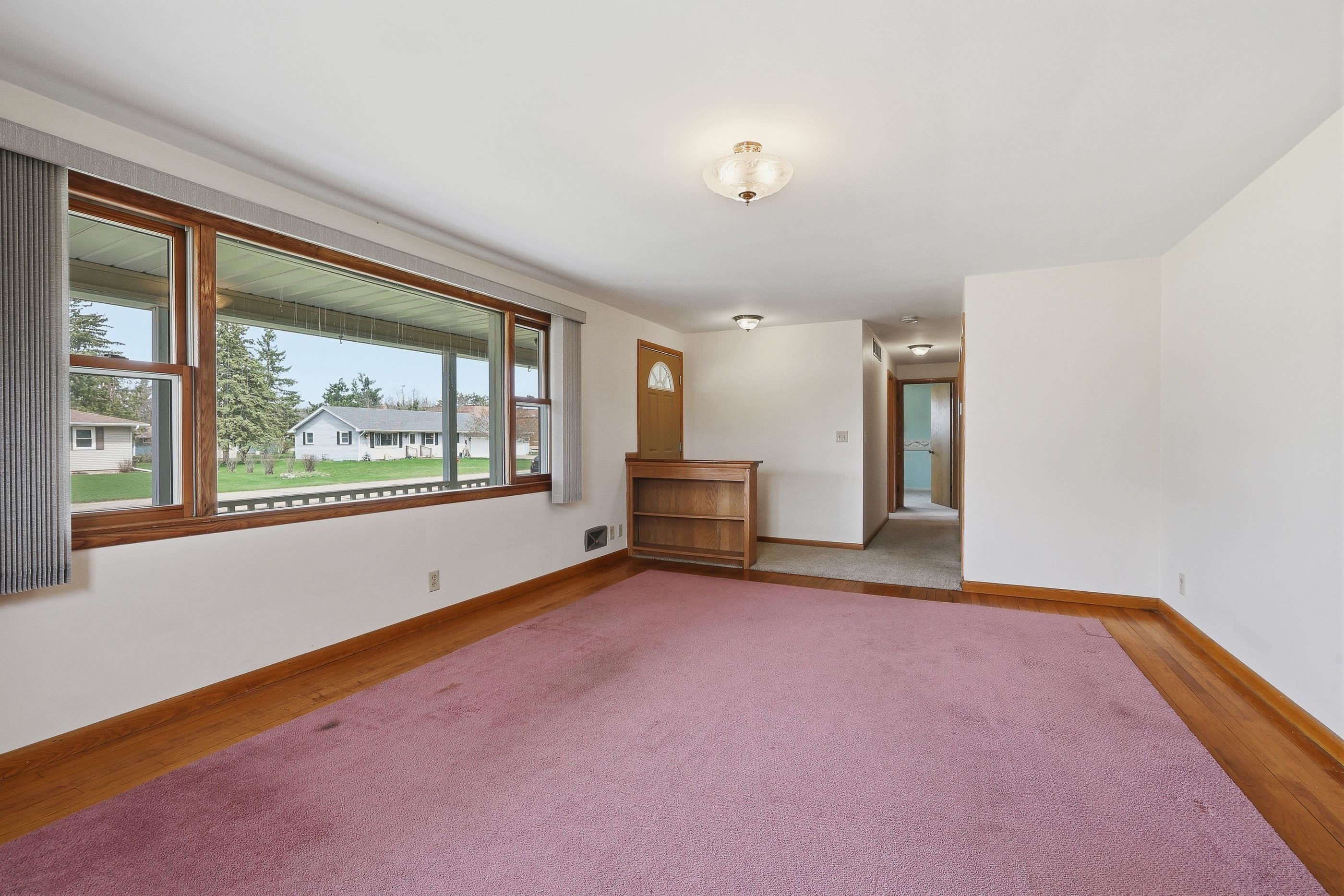 215 E WILLOW STREET, Stevens Point, Wisconsin 54481, 3 Bedrooms Bedrooms, ,2 BathroomsBathrooms,Residential,For Sale,215 E WILLOW STREET,22601569