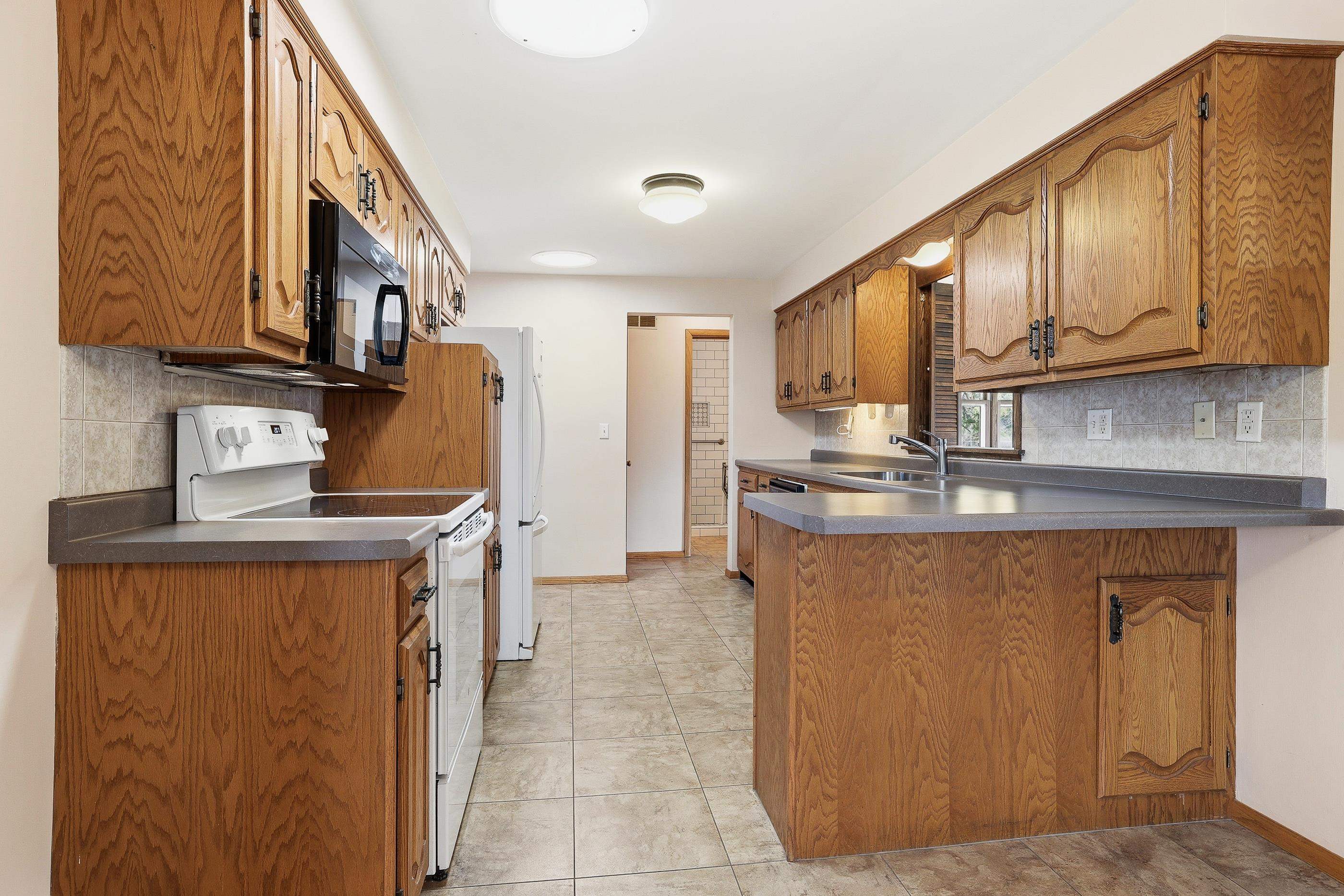 215 E WILLOW STREET, Stevens Point, Wisconsin 54481, 3 Bedrooms Bedrooms, ,2 BathroomsBathrooms,Residential,For Sale,215 E WILLOW STREET,22601569