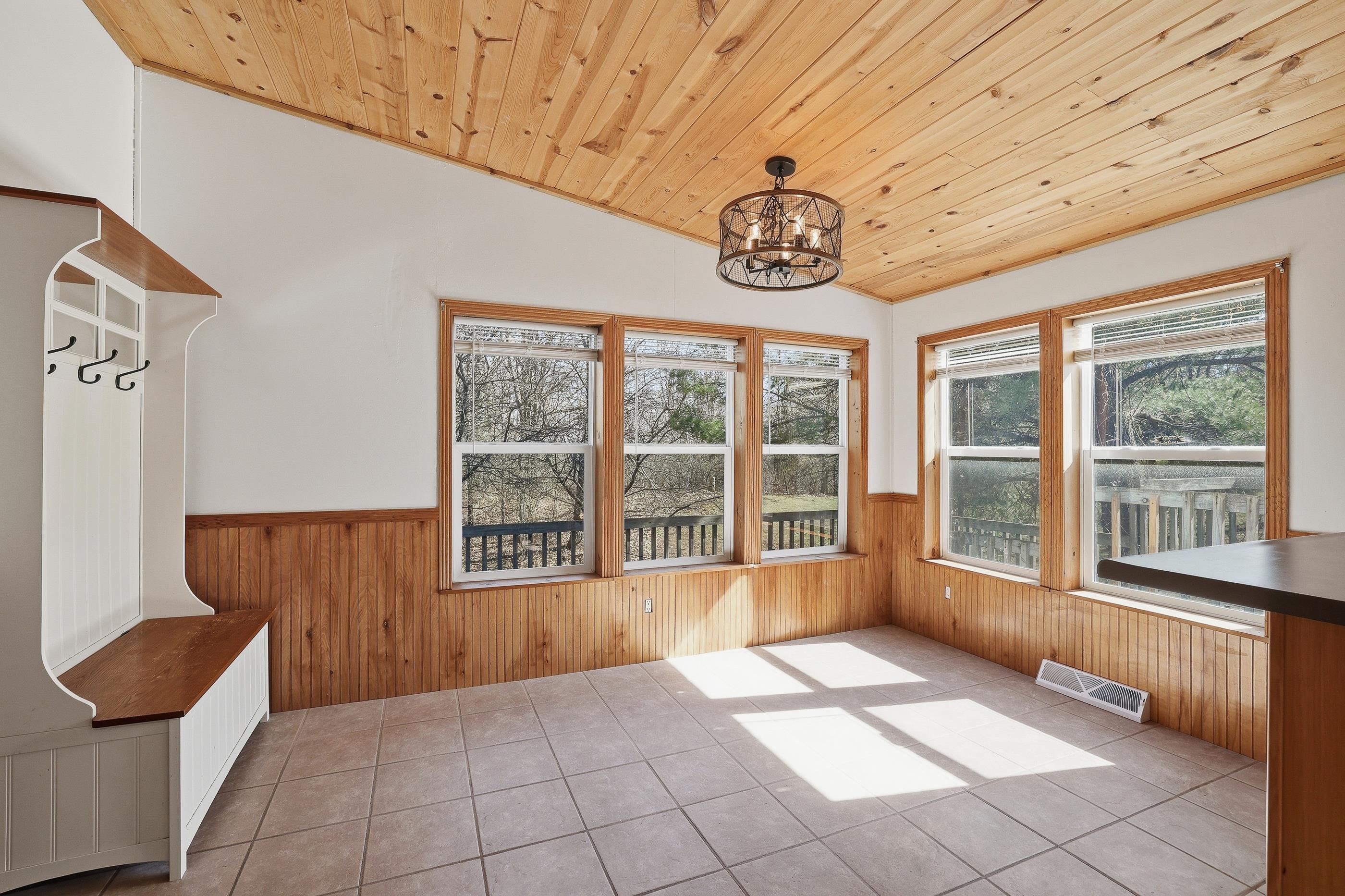 10172 OTTO ROAD, Amherst, Wisconsin 54406, 3 Bedrooms Bedrooms, ,2 BathroomsBathrooms,Residential,For Sale,10172 OTTO ROAD,22601570