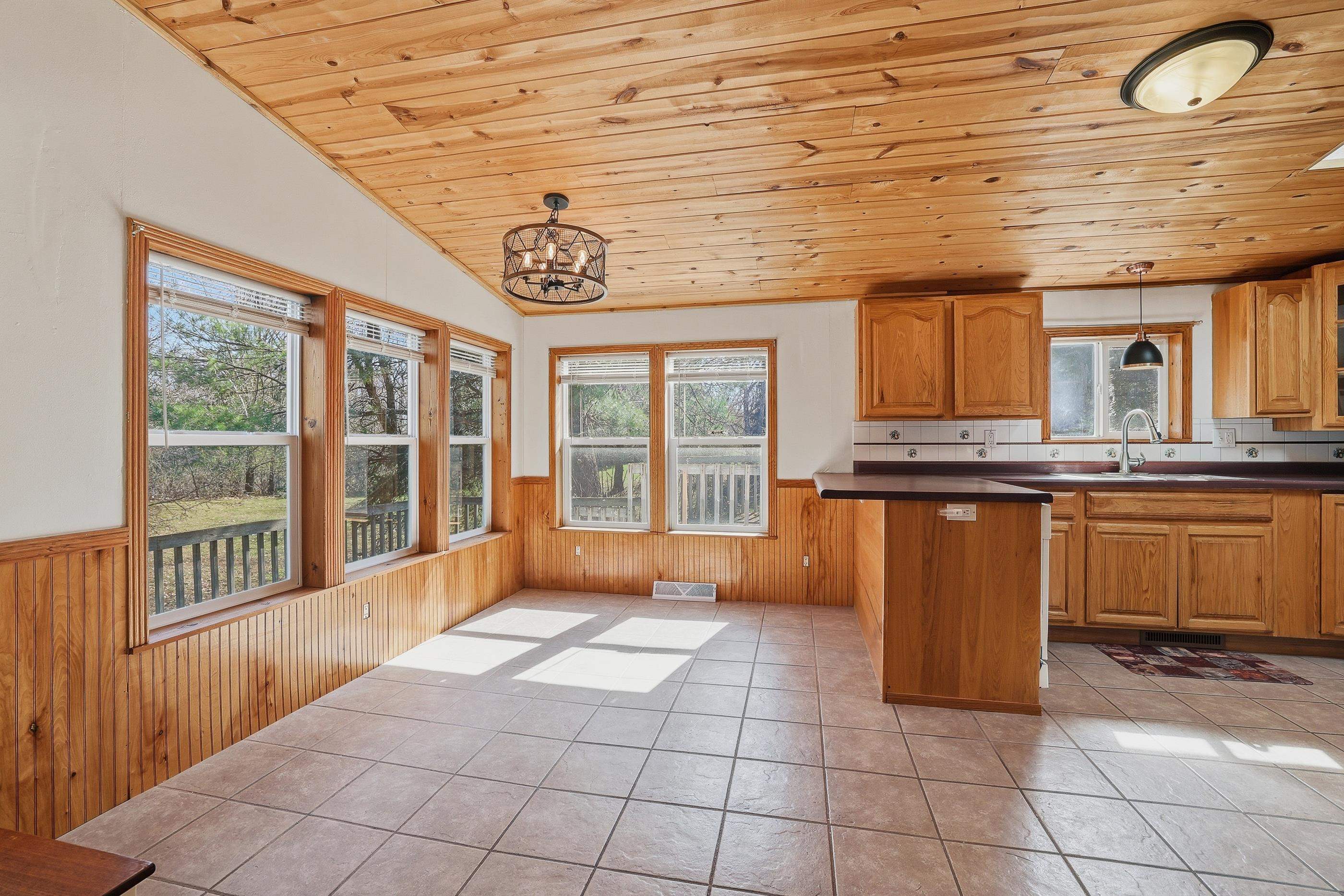 10172 OTTO ROAD, Amherst, Wisconsin 54406, 3 Bedrooms Bedrooms, ,2 BathroomsBathrooms,Residential,For Sale,10172 OTTO ROAD,22601570