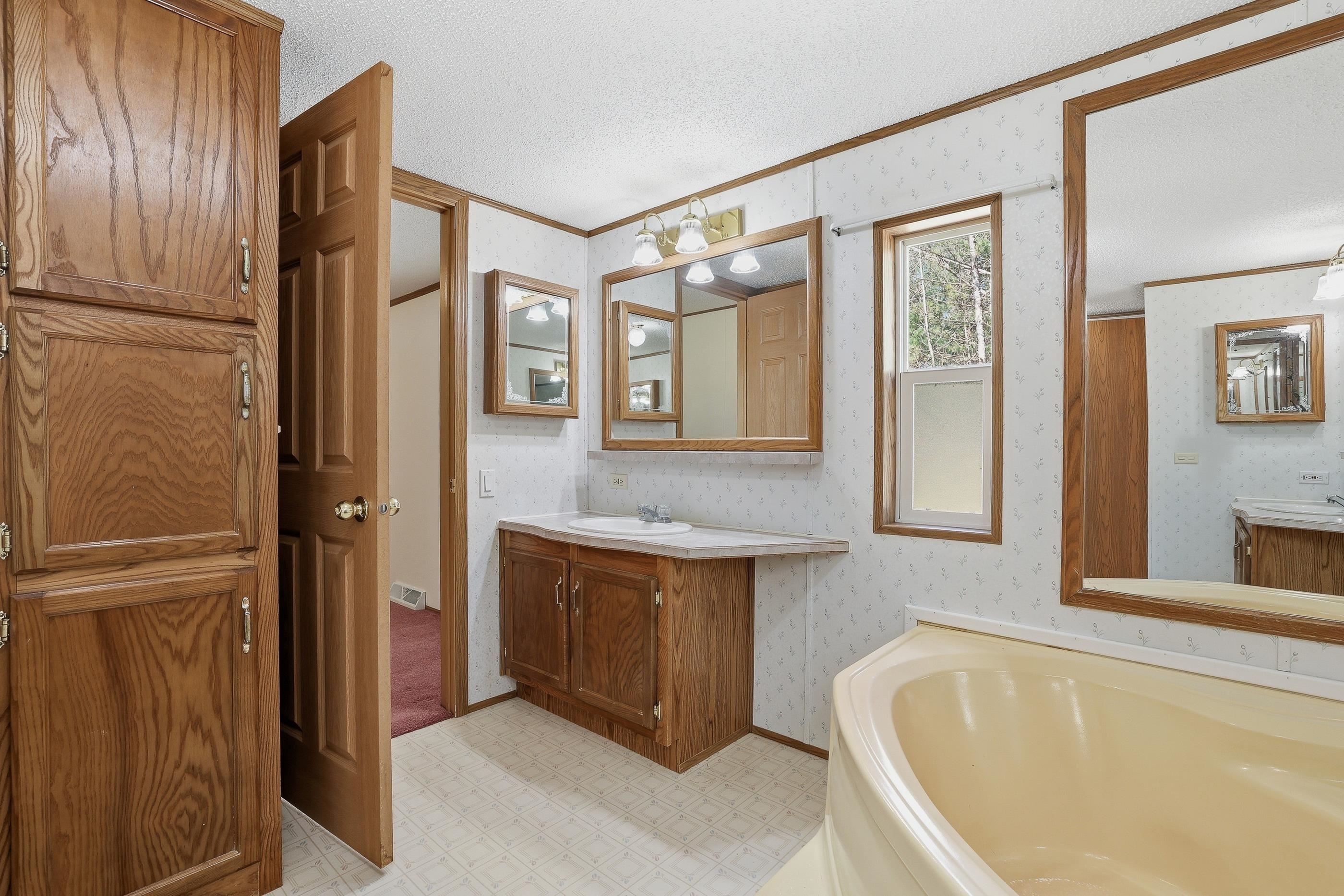 10172 OTTO ROAD, Amherst, Wisconsin 54406, 3 Bedrooms Bedrooms, ,2 BathroomsBathrooms,Residential,For Sale,10172 OTTO ROAD,22601570