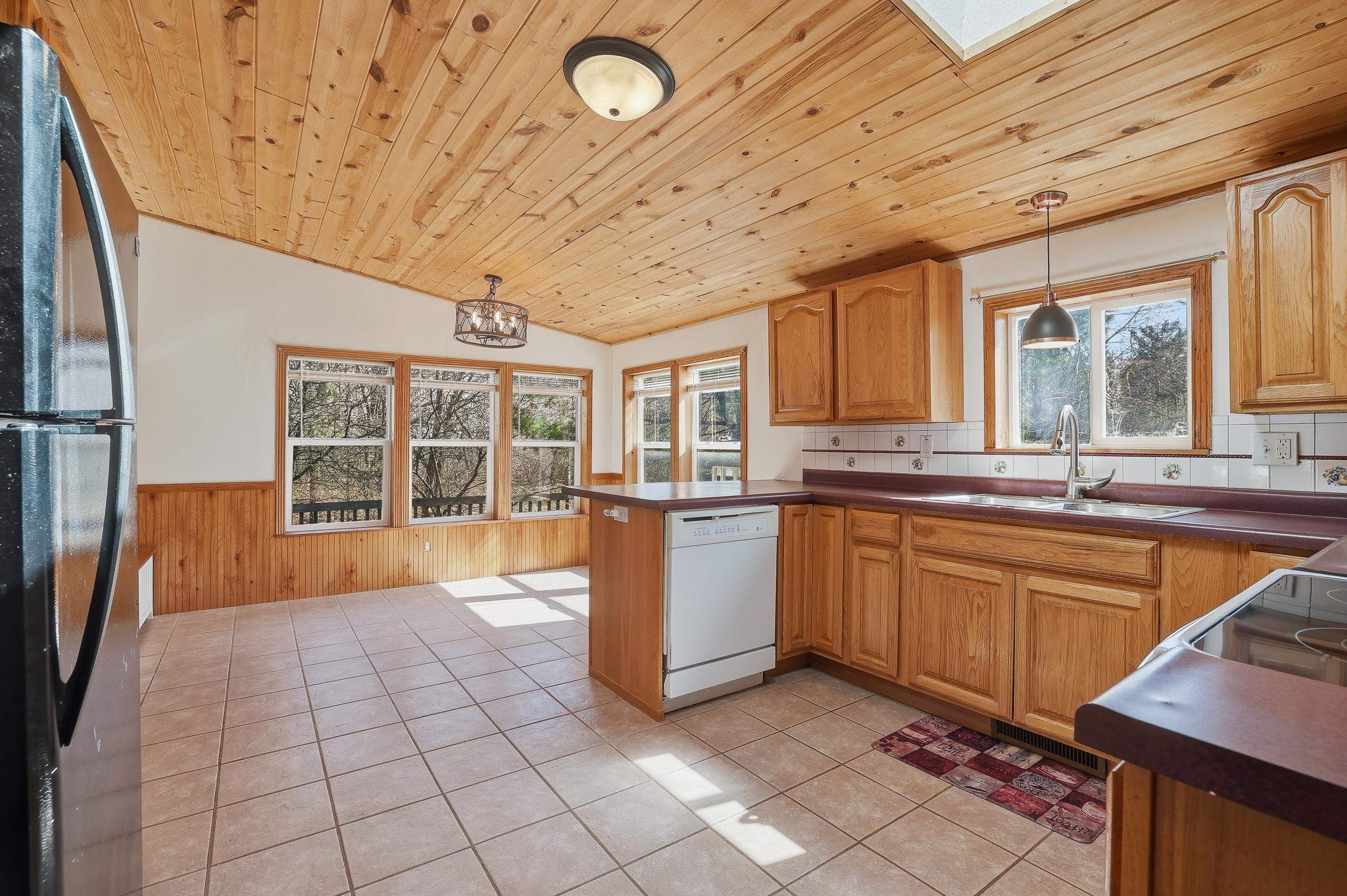 10172 OTTO ROAD, Amherst, Wisconsin 54406, 3 Bedrooms Bedrooms, ,2 BathroomsBathrooms,Residential,For Sale,10172 OTTO ROAD,22601570