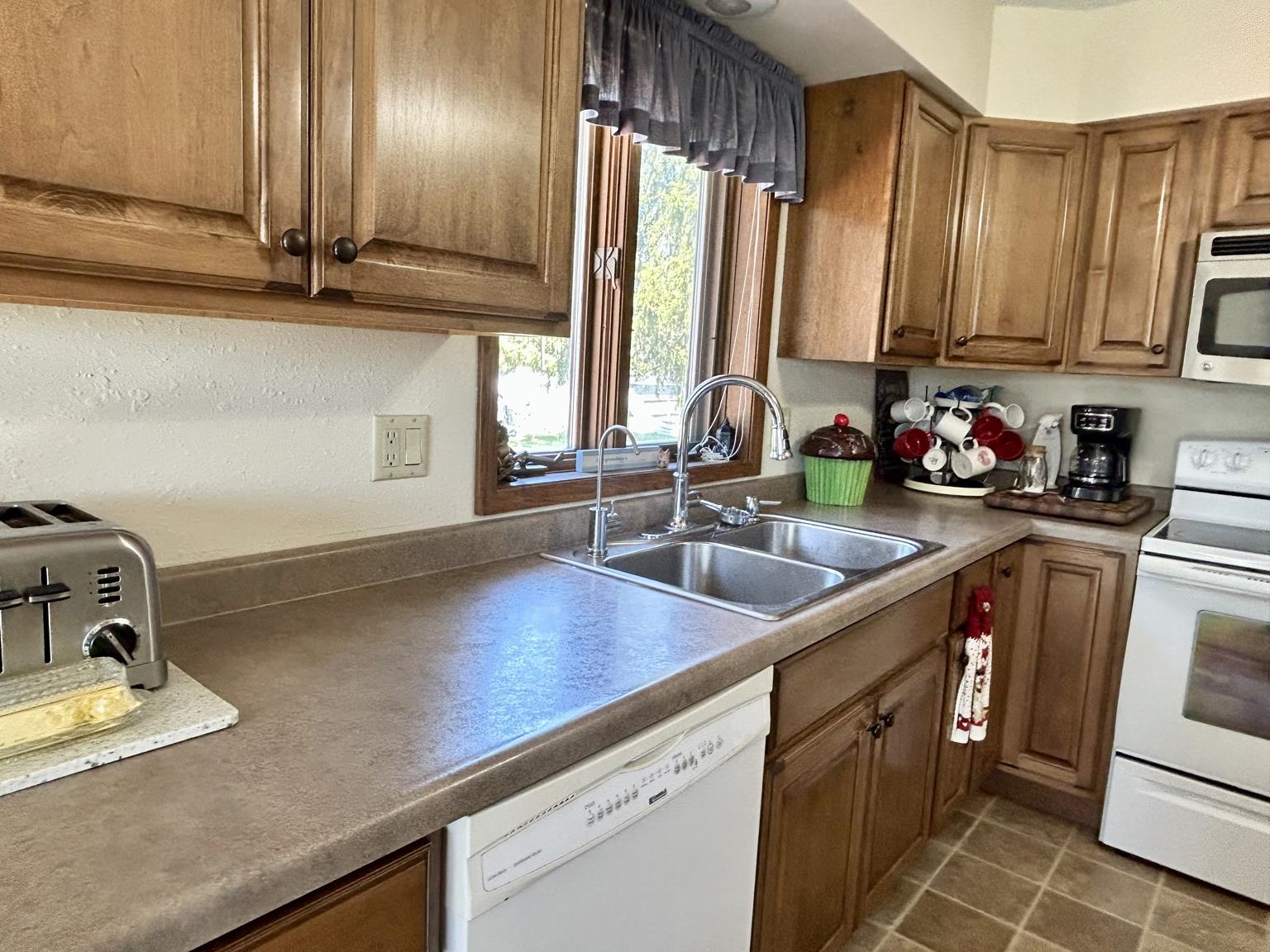 403 BLUEBIRD LANE, Loyal, Wisconsin 54446, 3 Bedrooms Bedrooms, ,3 BathroomsBathrooms,Residential,For Sale,403 BLUEBIRD LANE,22601589