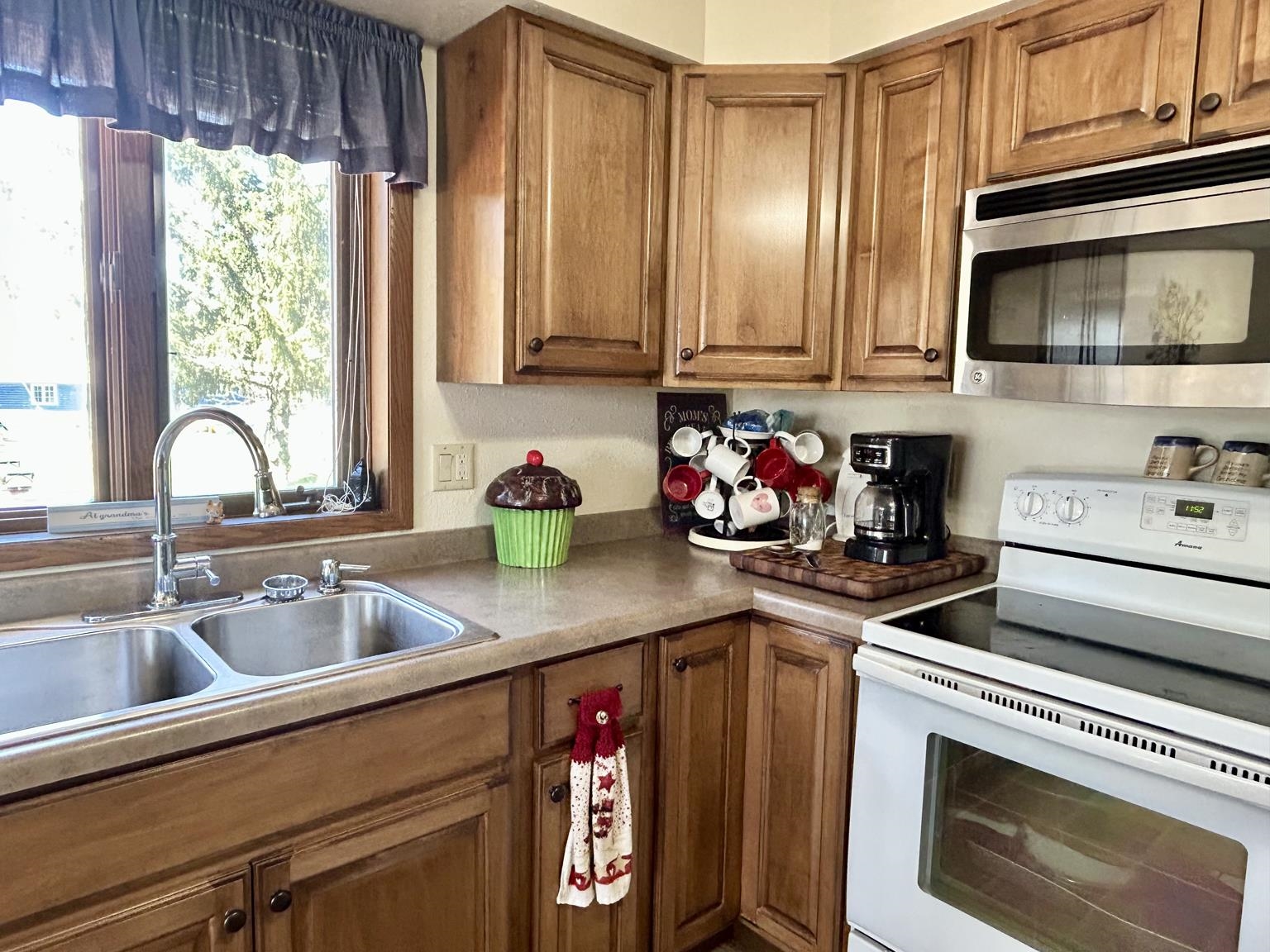 403 BLUEBIRD LANE, Loyal, Wisconsin 54446, 3 Bedrooms Bedrooms, ,3 BathroomsBathrooms,Residential,For Sale,403 BLUEBIRD LANE,22601589