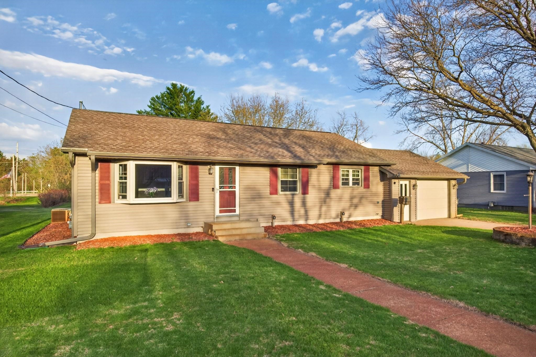 911 19TH STREET S, Wisconsin Rapids, Wisconsin 54494, 3 Bedrooms Bedrooms, ,1 BathroomBathrooms,Residential,For Sale,911 19TH STREET S,22601591