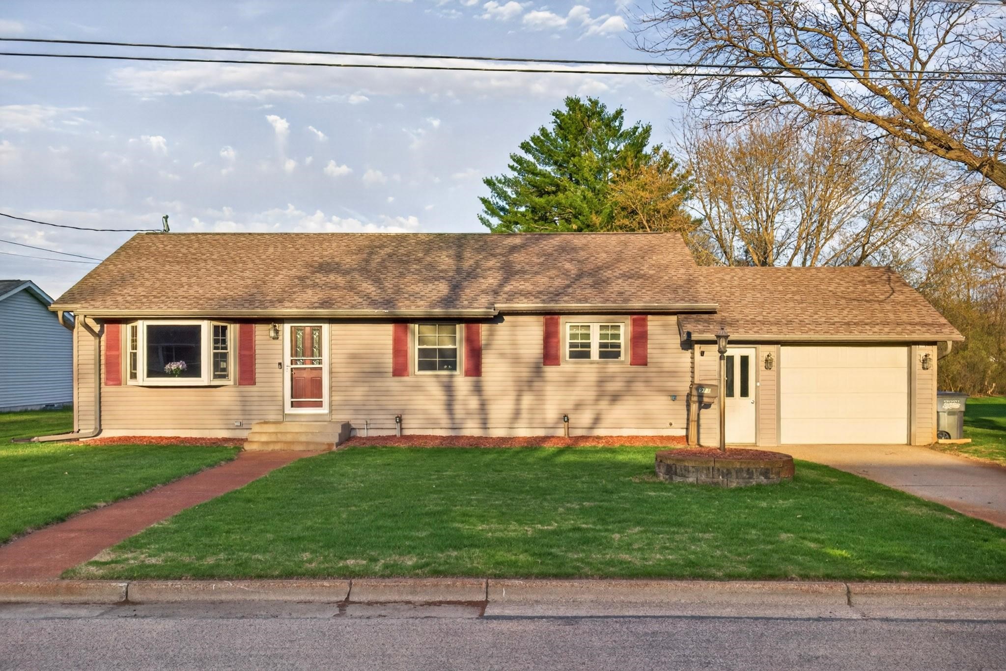 911 19TH STREET S, Wisconsin Rapids, Wisconsin 54494, 3 Bedrooms Bedrooms, ,1 BathroomBathrooms,Residential,For Sale,911 19TH STREET S,22601591