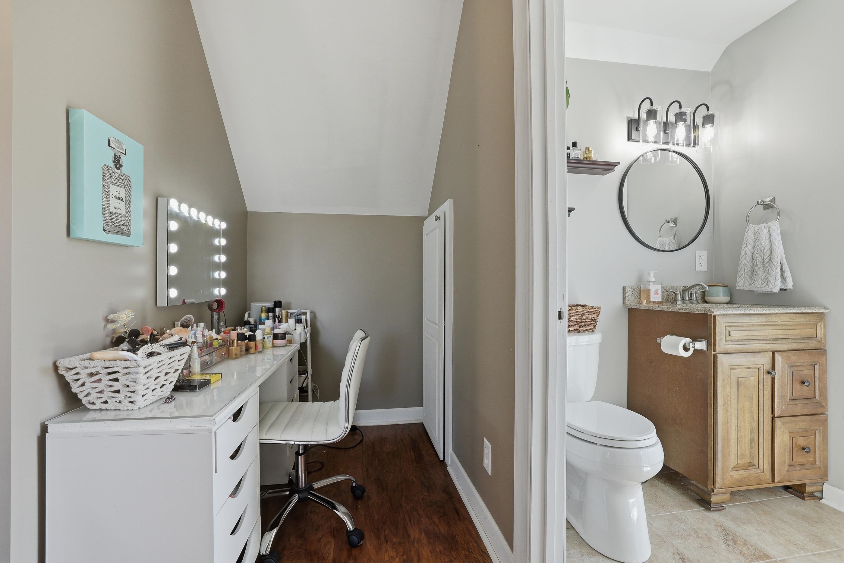 Vanity Nook with a view to the Ensuite