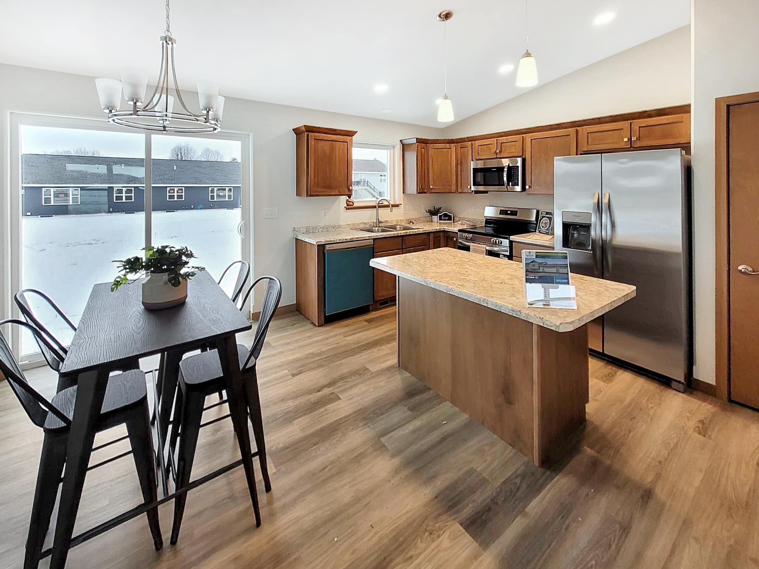 2203 S COTTONWOOD AVENUE, Marshfield, Wisconsin 54449, 3 Bedrooms Bedrooms, ,2 BathroomsBathrooms,Residential,For Sale,2203 S COTTONWOOD AVENUE,22601597