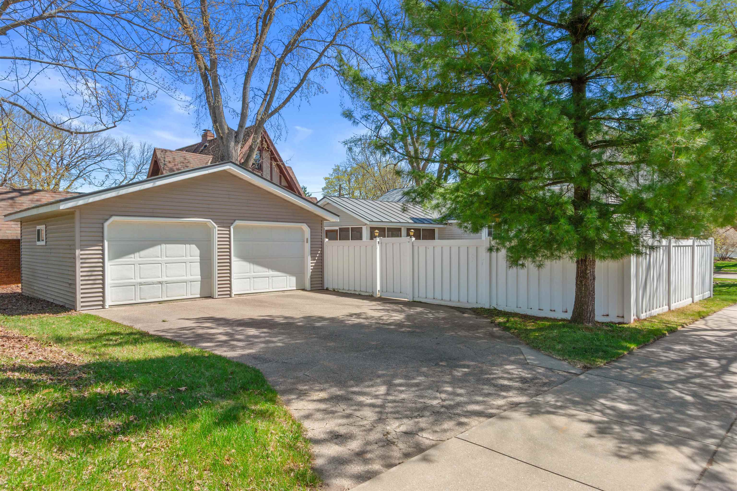 1400 BRAWLEY STREET, Stevens Point, Wisconsin 54481, 3 Bedrooms Bedrooms, ,2 BathroomsBathrooms,Residential,For Sale,1400 BRAWLEY STREET,22601605