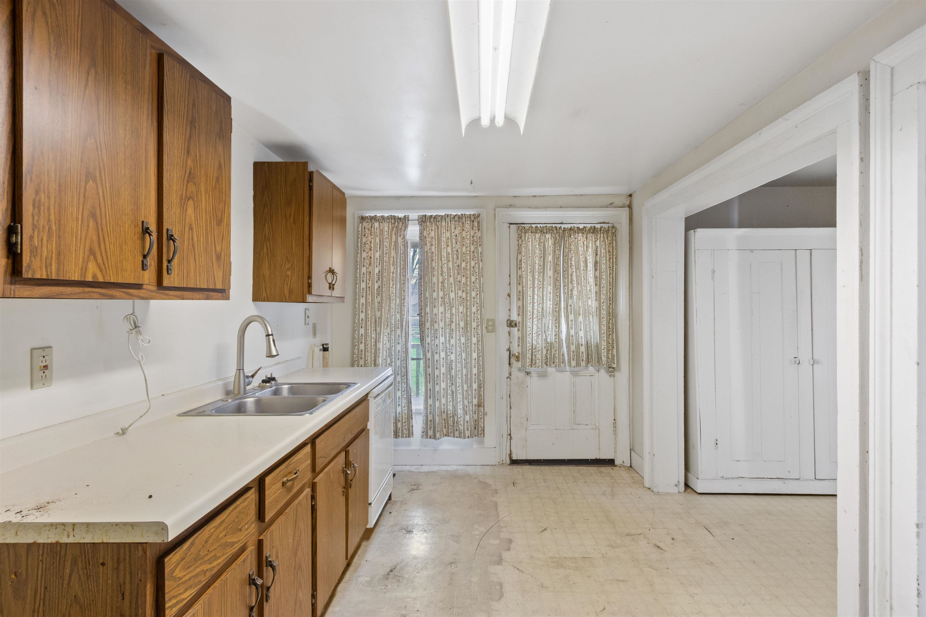 551 3RD STREET SOUTH, Wisconsin Rapids, Wisconsin 54494, 4 Bedrooms Bedrooms, ,4 BathroomsBathrooms,Residential,For Sale,551 3RD STREET SOUTH,22601616