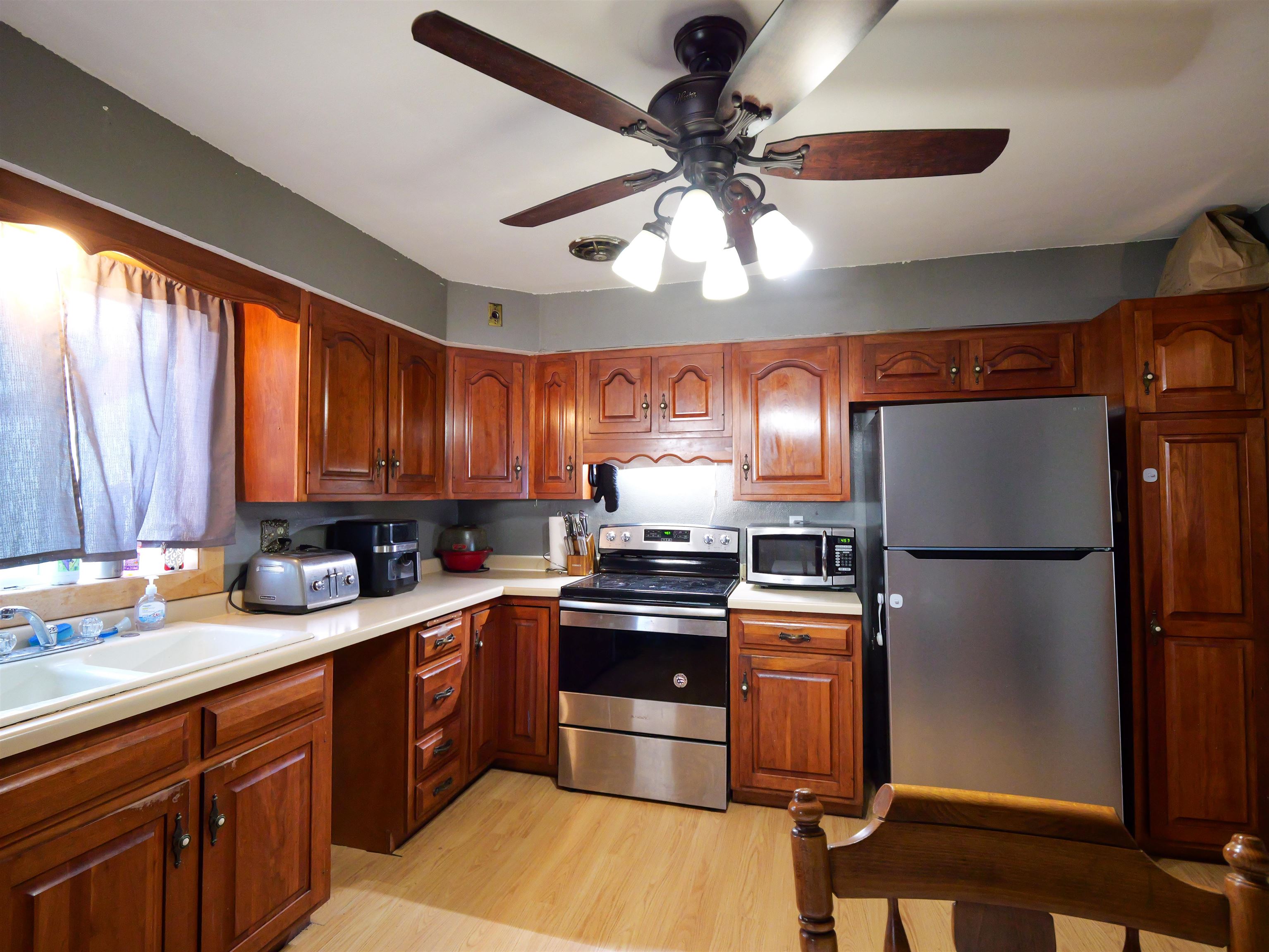 913 W STROWBRIDGE STREET, Wausau, Wisconsin 54401, 3 Bedrooms Bedrooms, ,1 BathroomBathrooms,Residential,For Sale,913 W STROWBRIDGE STREET,22601617