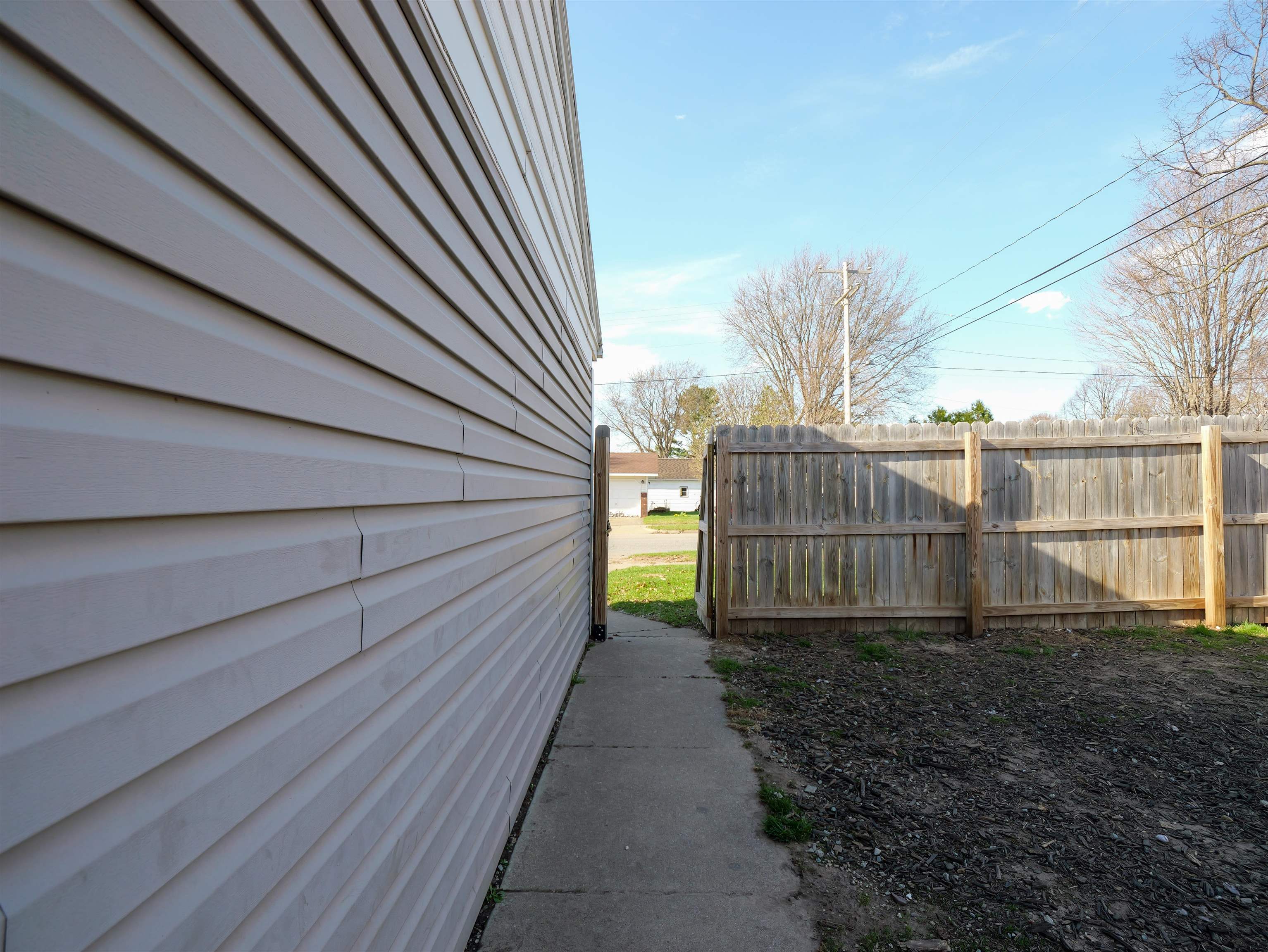 913 W STROWBRIDGE STREET, Wausau, Wisconsin 54401, 3 Bedrooms Bedrooms, ,1 BathroomBathrooms,Residential,For Sale,913 W STROWBRIDGE STREET,22601617