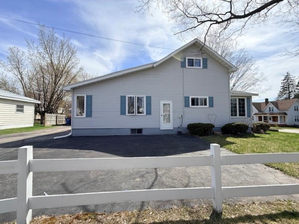 311 PIER STREET, Merrill, Wisconsin 54452, 3 Bedrooms Bedrooms, ,2 BathroomsBathrooms,Residential,For Sale,311 PIER STREET,22601631