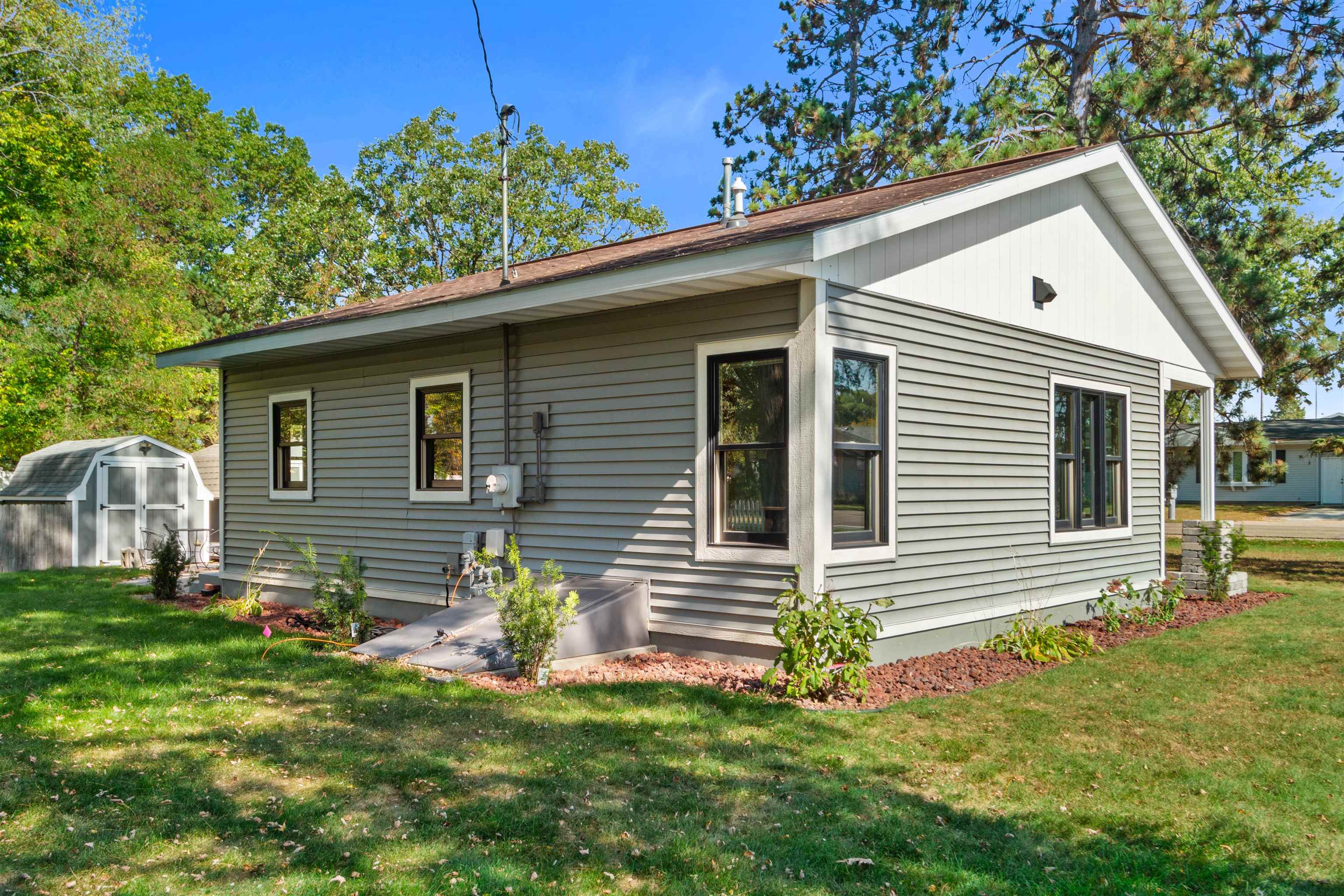 2581 WASHINGTON AVENUE, Plover, Wisconsin 54467, 2 Bedrooms Bedrooms, ,1 BathroomBathrooms,Residential,For Sale,2581 WASHINGTON AVENUE,22601637