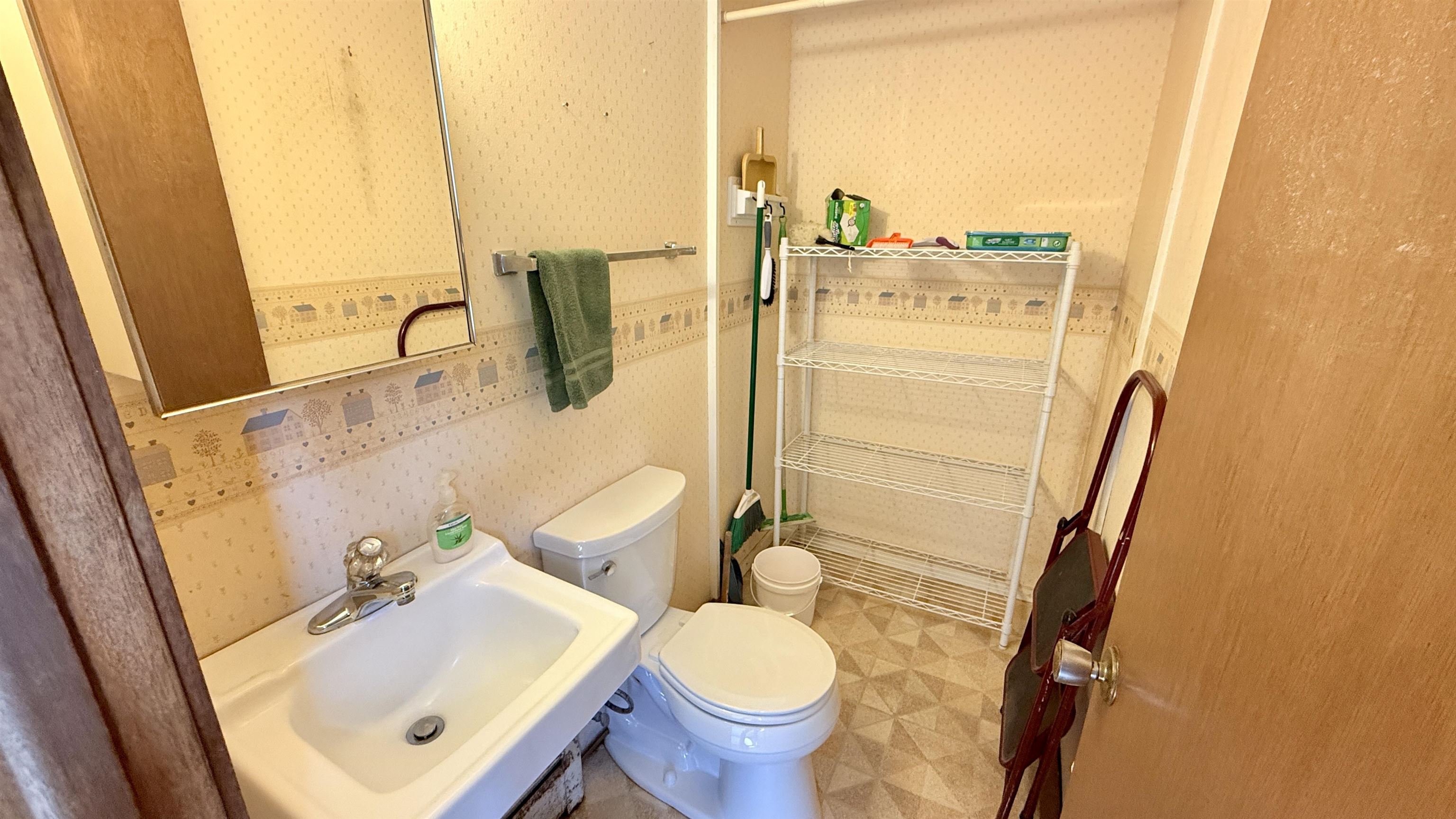 807 WESTON AVENUE, Rothschild, Wisconsin 54474, 3 Bedrooms Bedrooms, ,1 BathroomBathrooms,Residential,For Sale,807 WESTON AVENUE,22601644