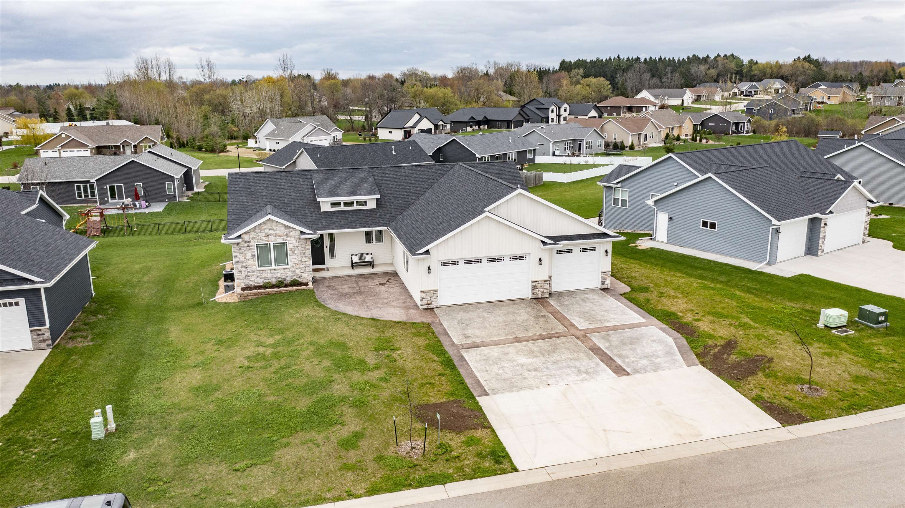 N1004 FALLON LANE, GREENVILLE, Wisconsin 54942, 4 Bedrooms Bedrooms, ,2 BathroomsBathrooms,Residential,For Sale,N1004 FALLON LANE,22601653