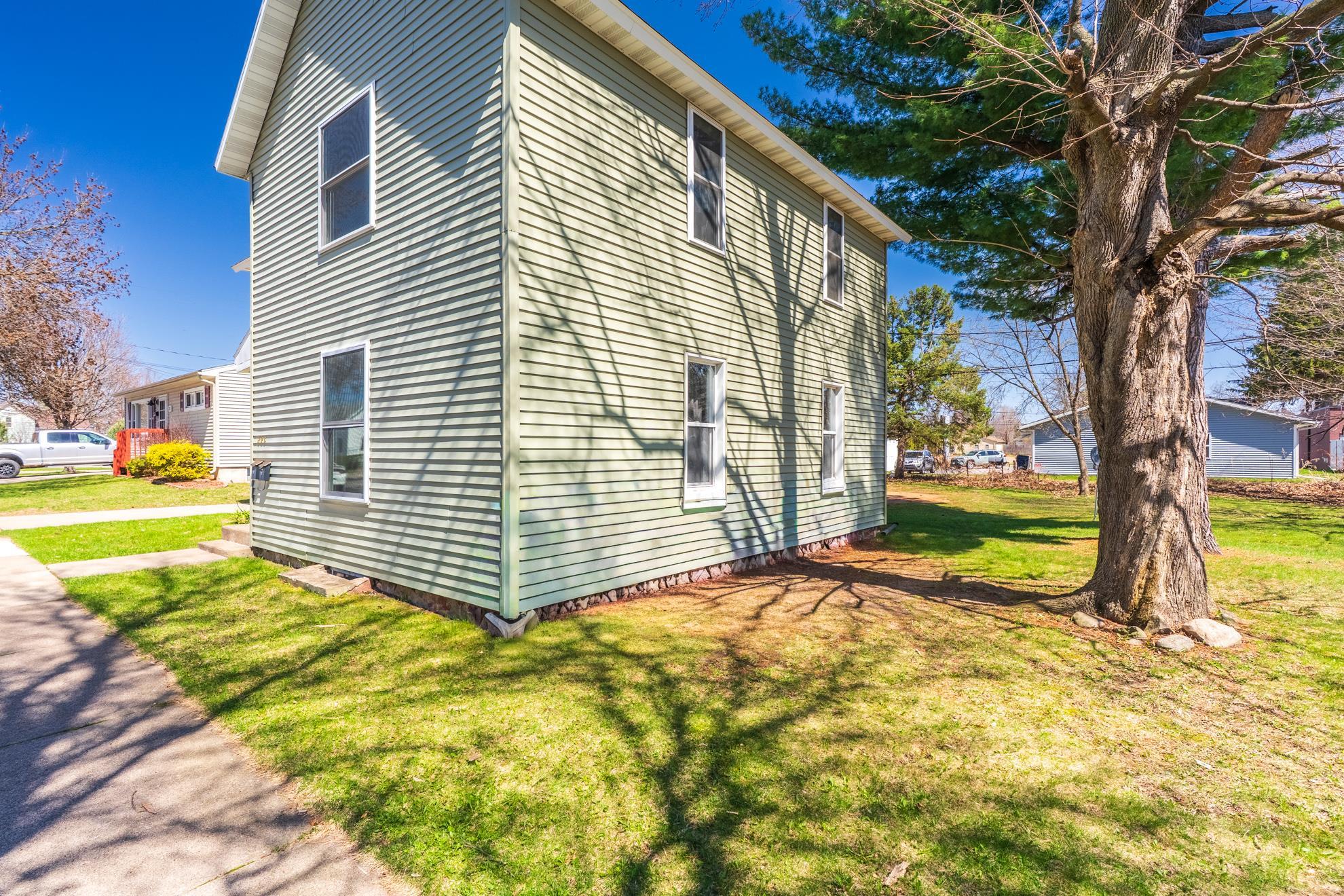 225 N 4TH AVENUE, Wausau, Wisconsin 54401, 2 Bedrooms Bedrooms, ,1 BathroomBathrooms,Multi-family,For Sale,225 N 4TH AVENUE,22601654