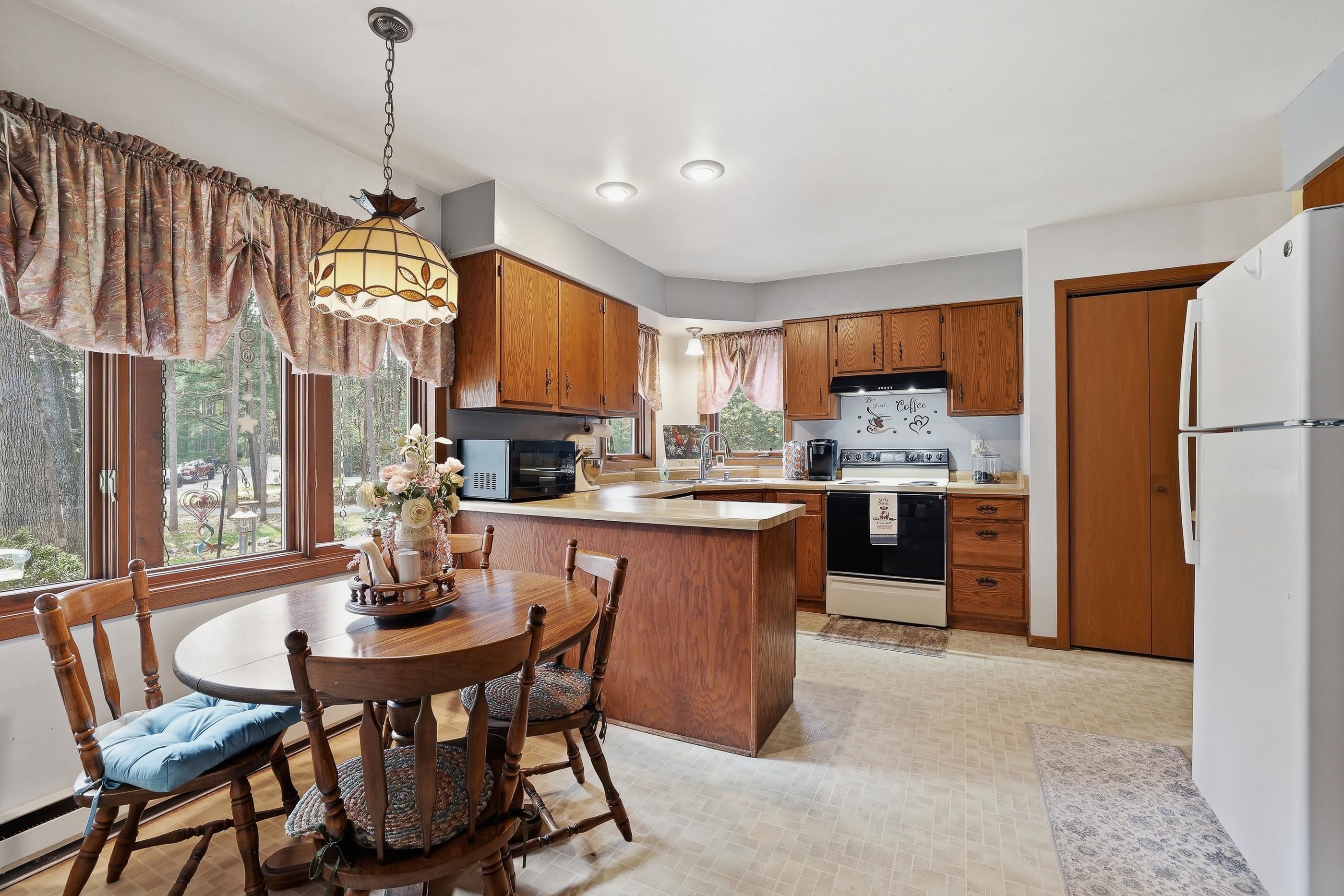 E2425 LAMPLIGHTER LANE, Waupaca, Wisconsin 54981, 3 Bedrooms Bedrooms, ,2 BathroomsBathrooms,Residential,For Sale,E2425 LAMPLIGHTER LANE,22601656
