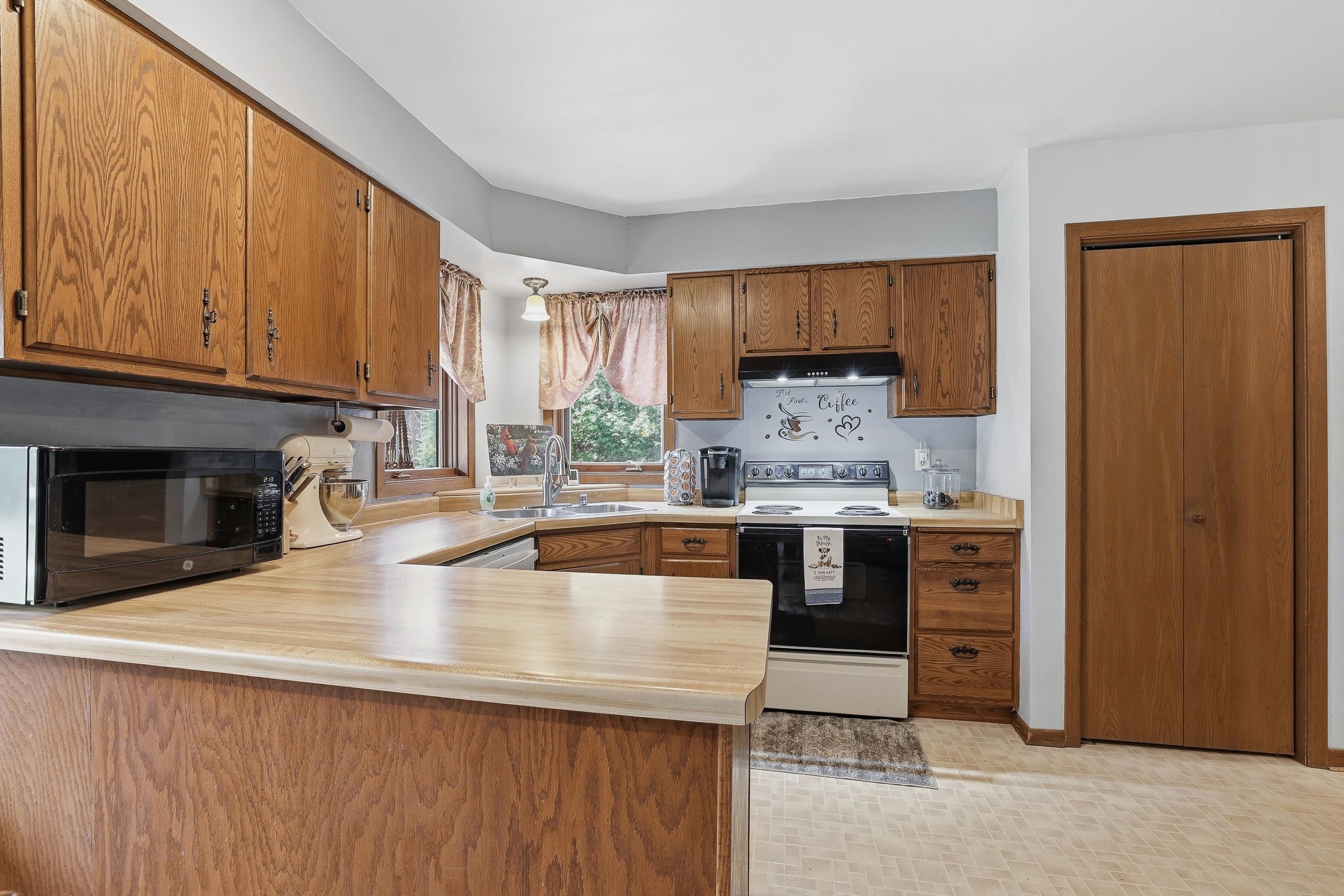 E2425 LAMPLIGHTER LANE, Waupaca, Wisconsin 54981, 3 Bedrooms Bedrooms, ,2 BathroomsBathrooms,Residential,For Sale,E2425 LAMPLIGHTER LANE,22601656