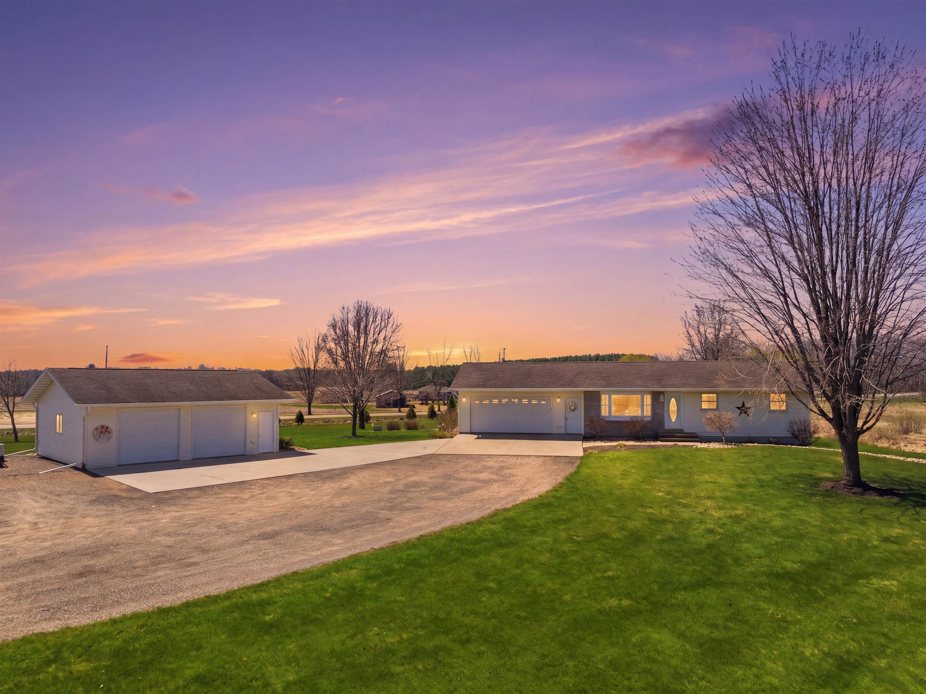 8917 S WASHINGTON AVENUE, Marshfield, Wisconsin 54449, 4 Bedrooms Bedrooms, ,2 BathroomsBathrooms,Residential,For Sale,8917 S WASHINGTON AVENUE,22601668