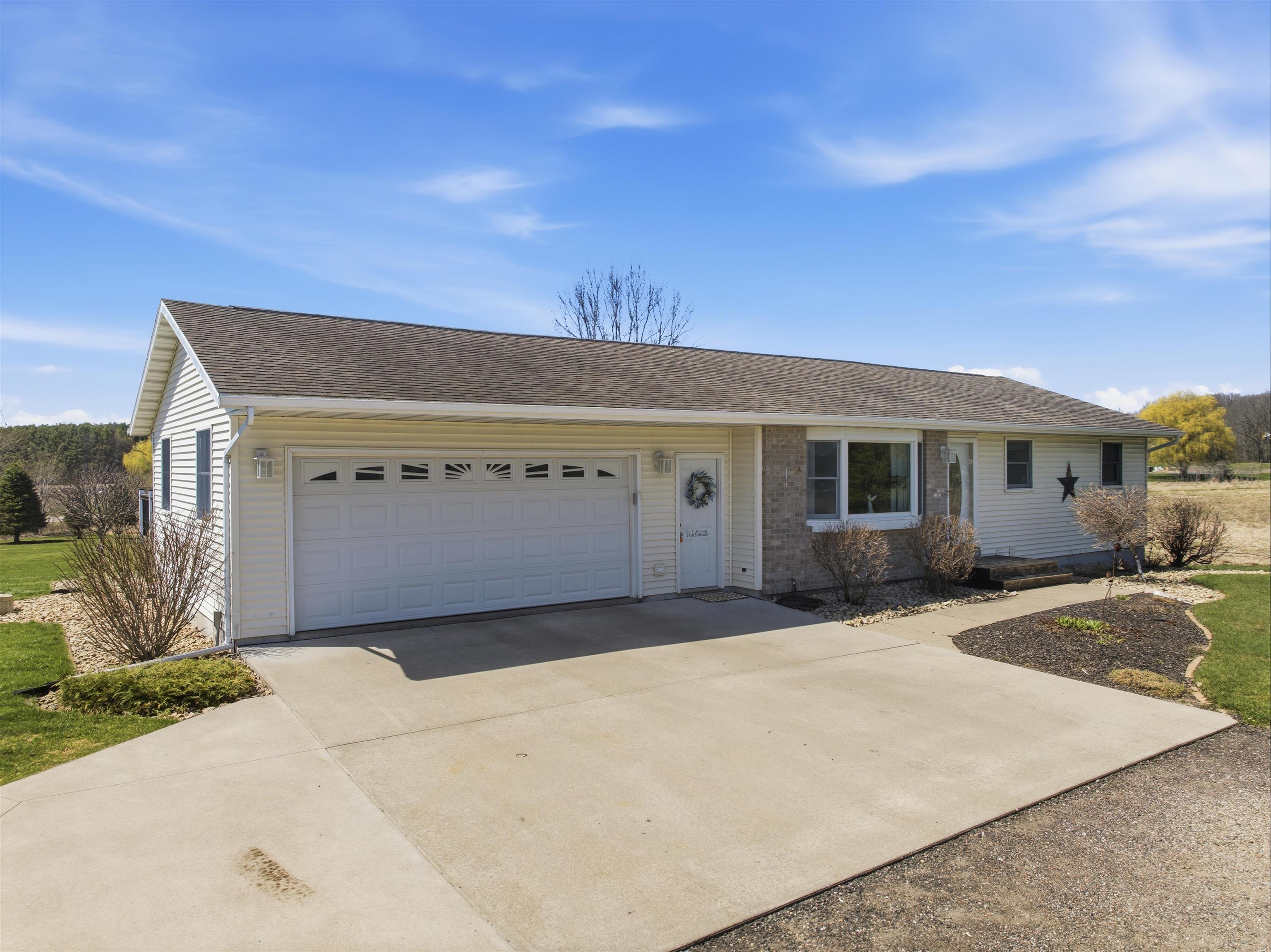 8917 S WASHINGTON AVENUE, Marshfield, Wisconsin 54449, 4 Bedrooms Bedrooms, ,2 BathroomsBathrooms,Residential,For Sale,8917 S WASHINGTON AVENUE,22601668