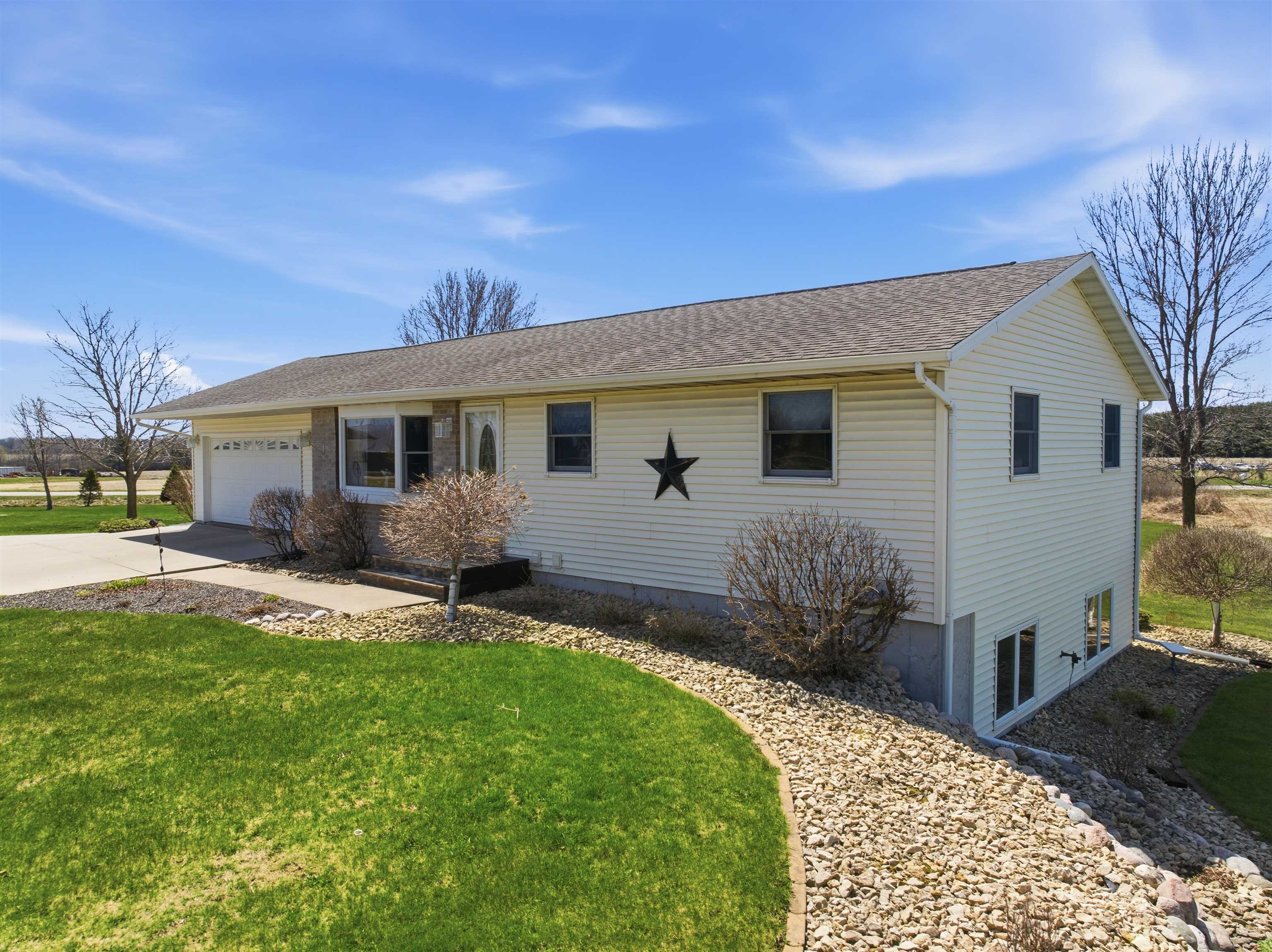 8917 S WASHINGTON AVENUE, Marshfield, Wisconsin 54449, 4 Bedrooms Bedrooms, ,2 BathroomsBathrooms,Residential,For Sale,8917 S WASHINGTON AVENUE,22601668