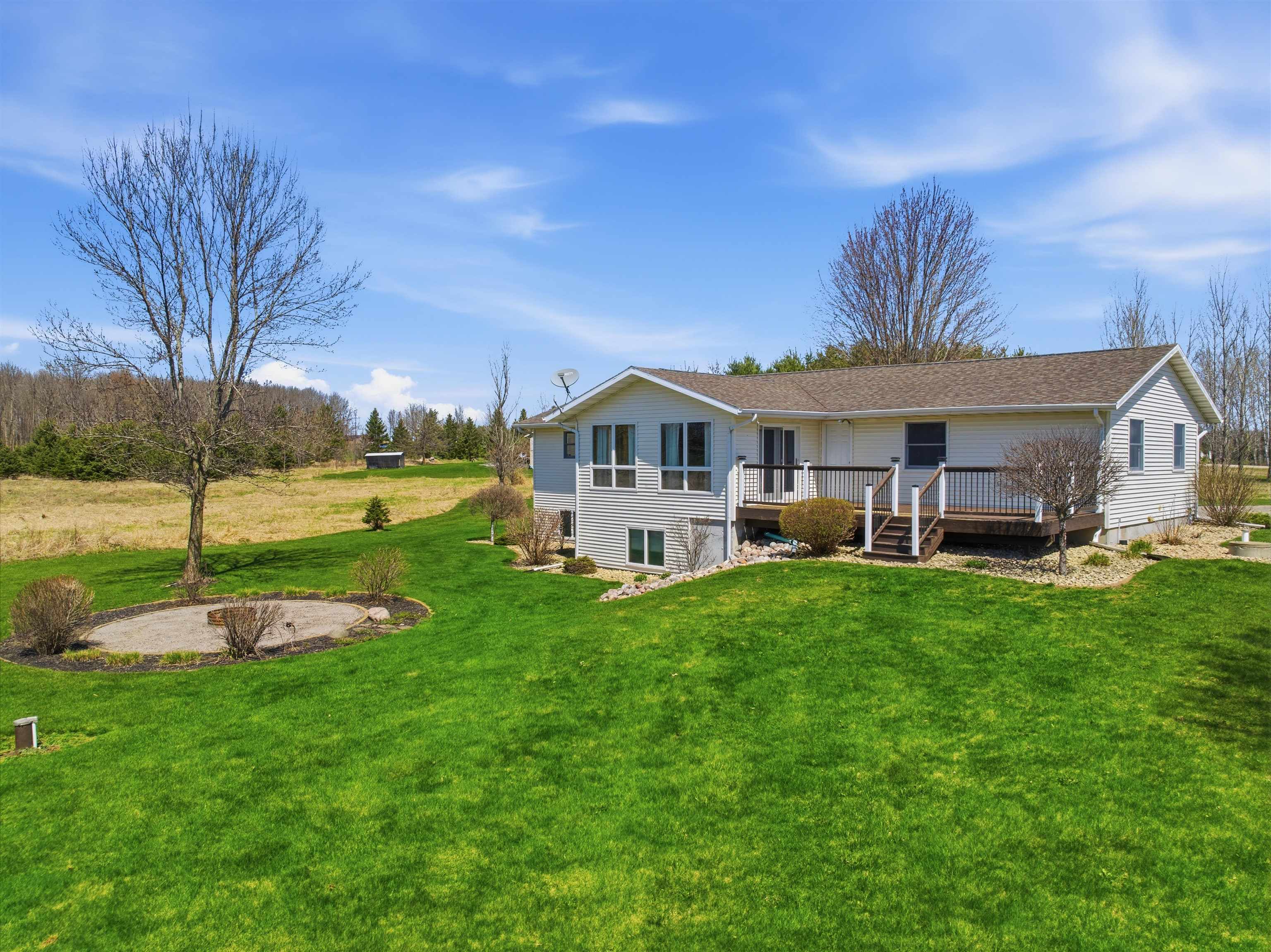 8917 S WASHINGTON AVENUE, Marshfield, Wisconsin 54449, 4 Bedrooms Bedrooms, ,2 BathroomsBathrooms,Residential,For Sale,8917 S WASHINGTON AVENUE,22601668