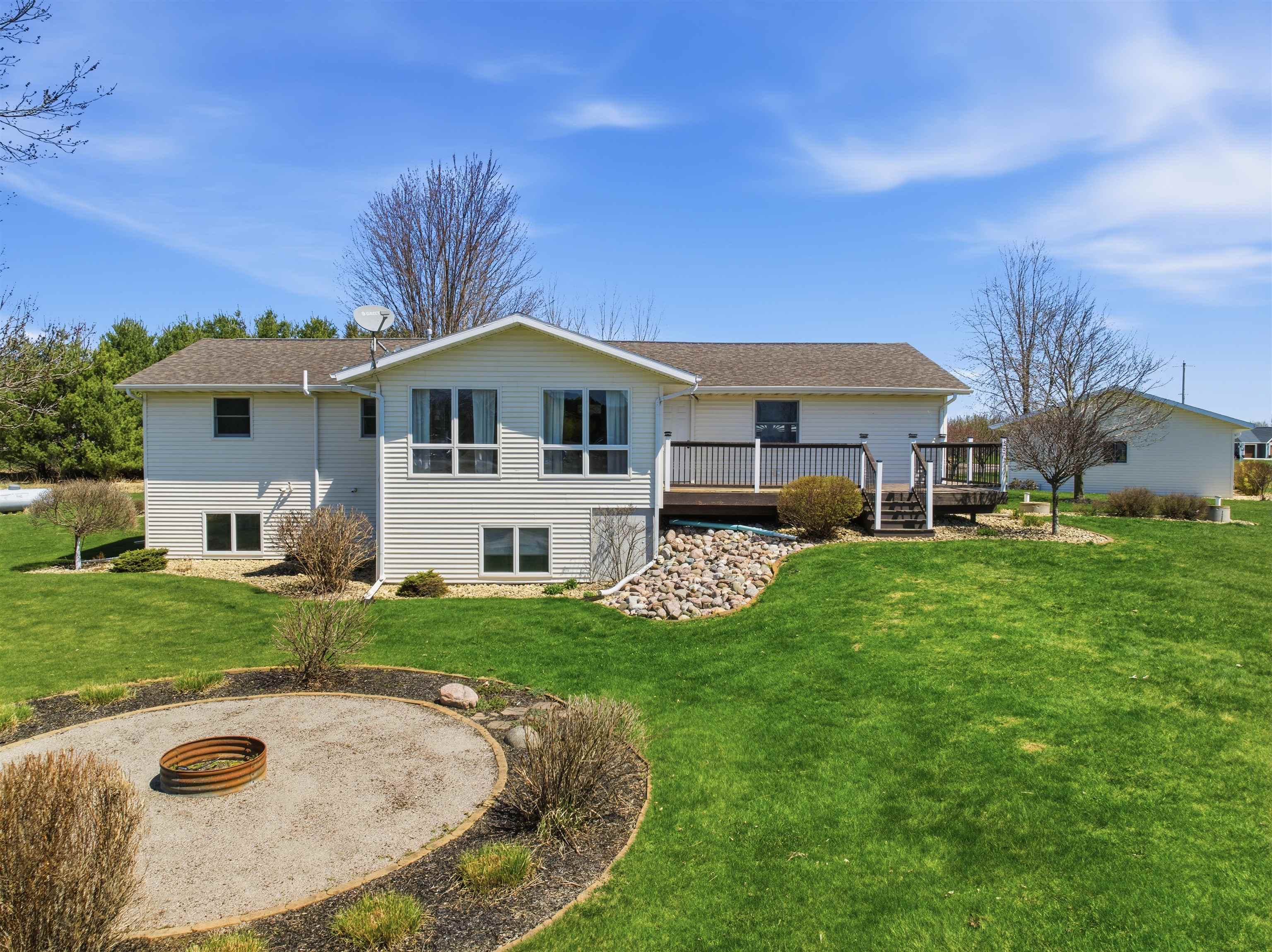 8917 S WASHINGTON AVENUE, Marshfield, Wisconsin 54449, 4 Bedrooms Bedrooms, ,2 BathroomsBathrooms,Residential,For Sale,8917 S WASHINGTON AVENUE,22601668