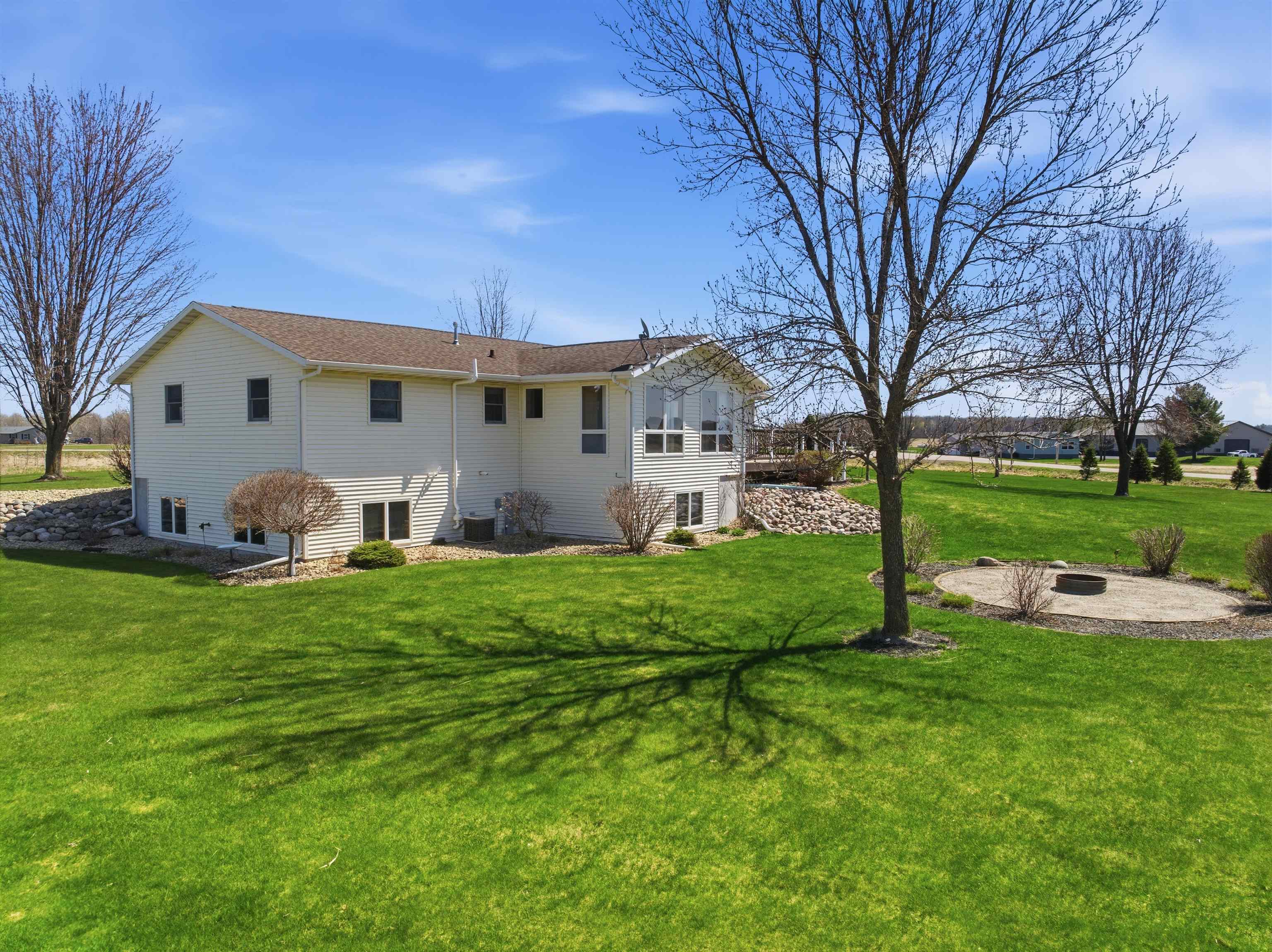 8917 S WASHINGTON AVENUE, Marshfield, Wisconsin 54449, 4 Bedrooms Bedrooms, ,2 BathroomsBathrooms,Residential,For Sale,8917 S WASHINGTON AVENUE,22601668