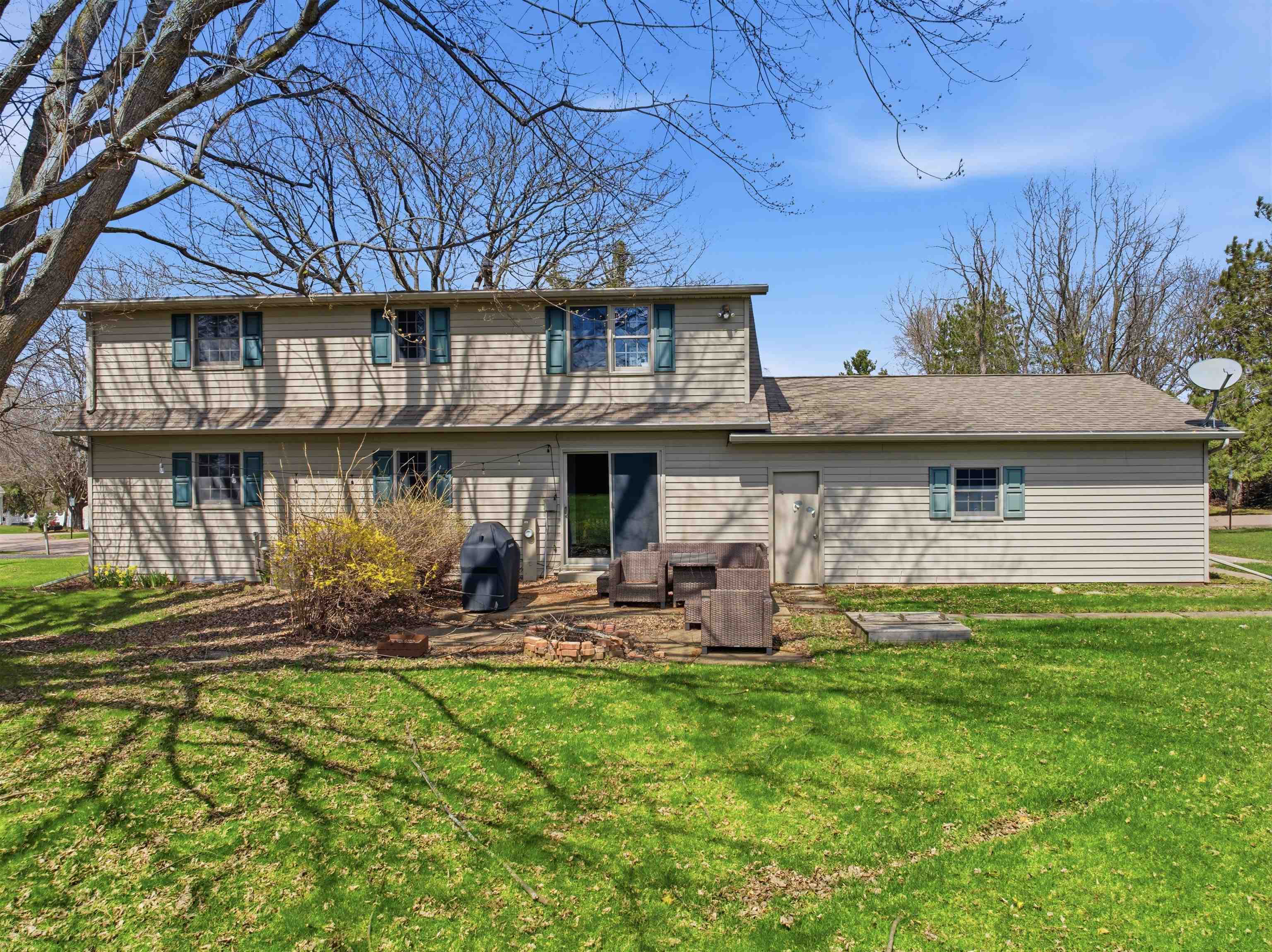 810 W LAIRD STREET, Marshfield, Wisconsin 54449, 3 Bedrooms Bedrooms, ,2 BathroomsBathrooms,Residential,For Sale,810 W LAIRD STREET,22601691