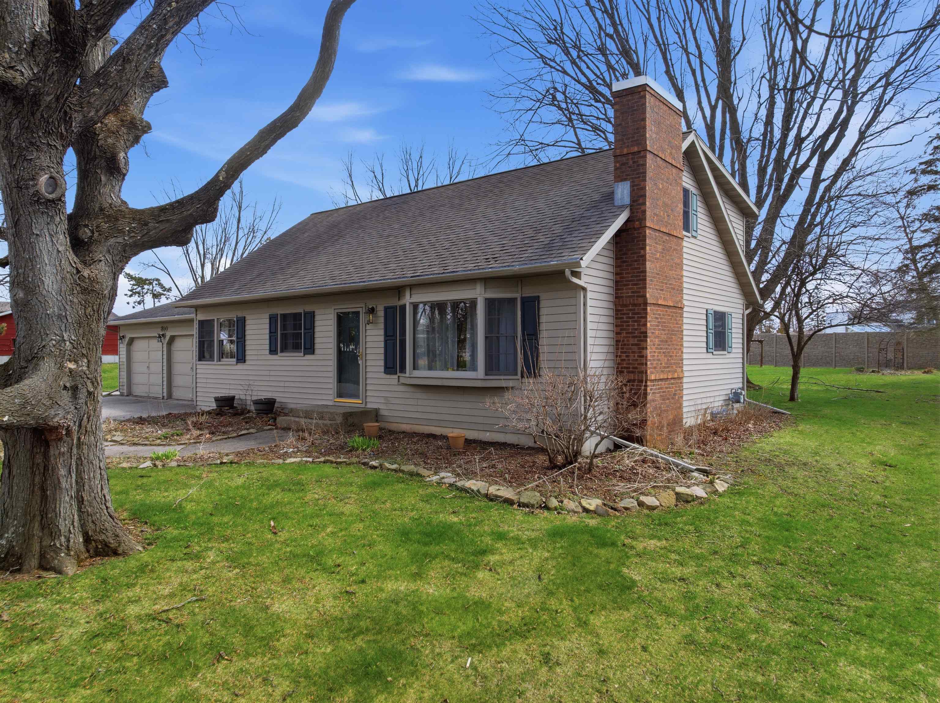 810 W LAIRD STREET, Marshfield, Wisconsin 54449, 3 Bedrooms Bedrooms, ,2 BathroomsBathrooms,Residential,For Sale,810 W LAIRD STREET,22601691