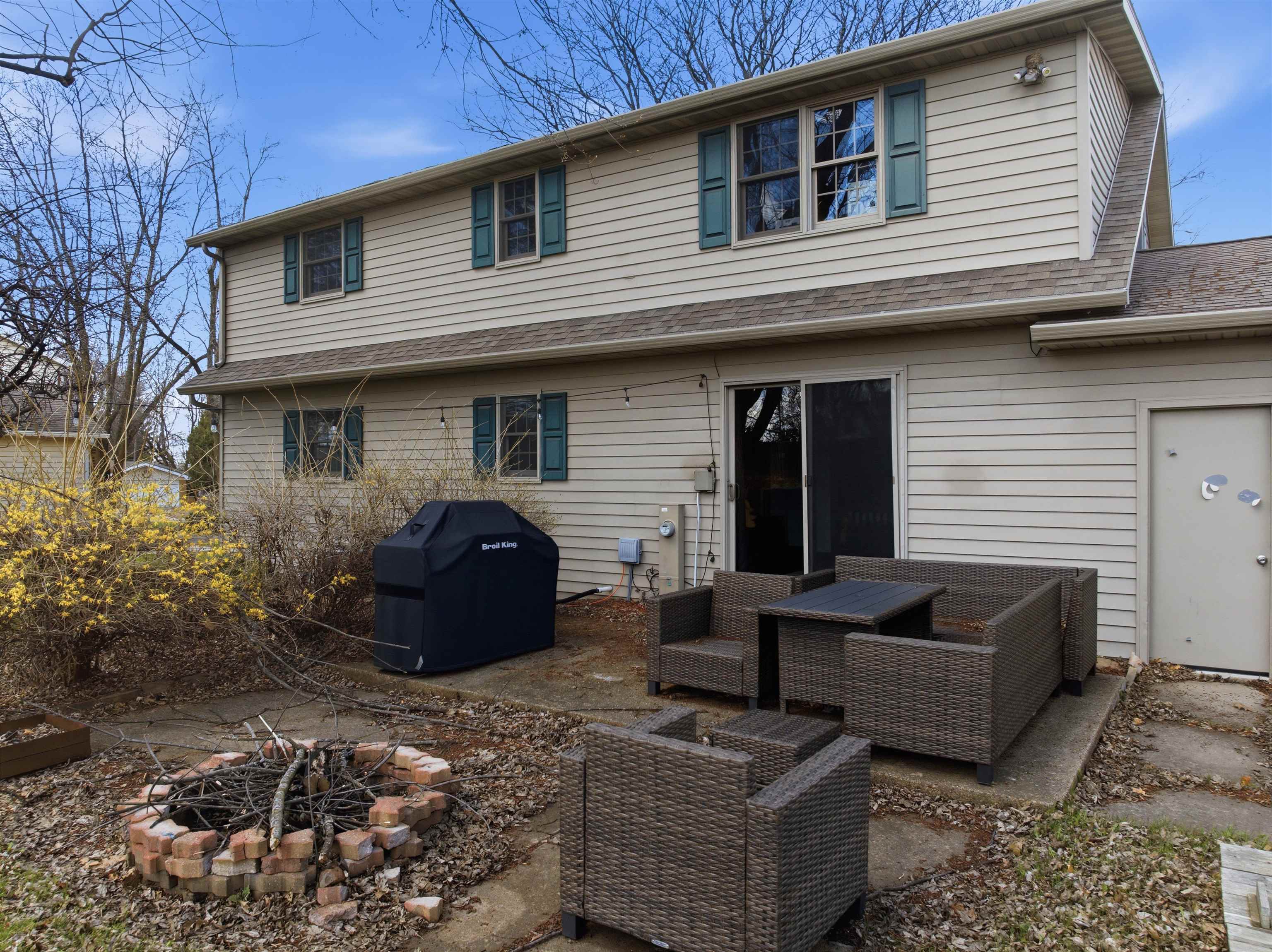 810 W LAIRD STREET, Marshfield, Wisconsin 54449, 3 Bedrooms Bedrooms, ,2 BathroomsBathrooms,Residential,For Sale,810 W LAIRD STREET,22601691