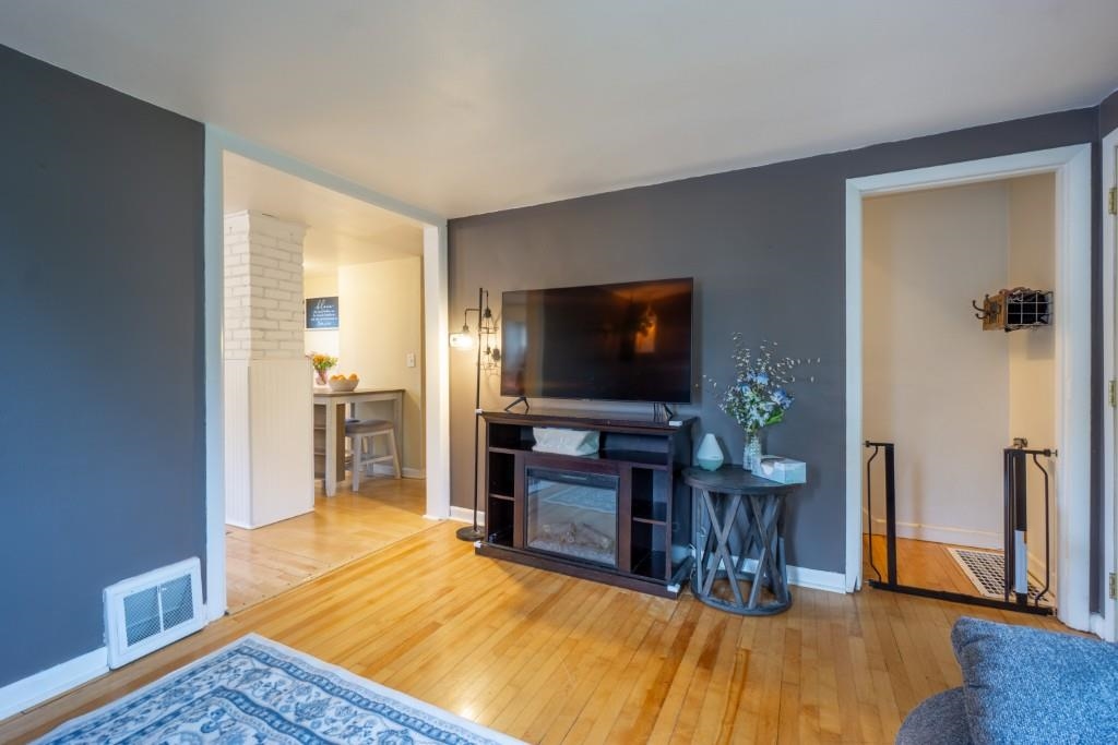 1023 N 8TH AVENUE, Wausau, Wisconsin 54401, 3 Bedrooms Bedrooms, ,1 BathroomBathrooms,Residential,For Sale,1023 N 8TH AVENUE,22601694