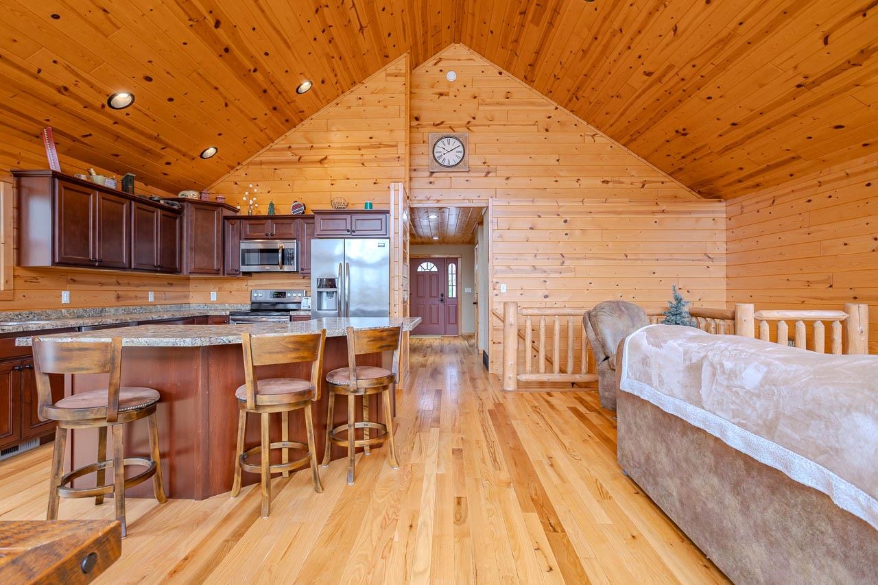 4387 DOUBLE OAKS TRAIL, Rhinelander, Wisconsin 54501, 4 Bedrooms Bedrooms, ,3 BathroomsBathrooms,Residential,For Sale,4387 DOUBLE OAKS TRAIL,22601714