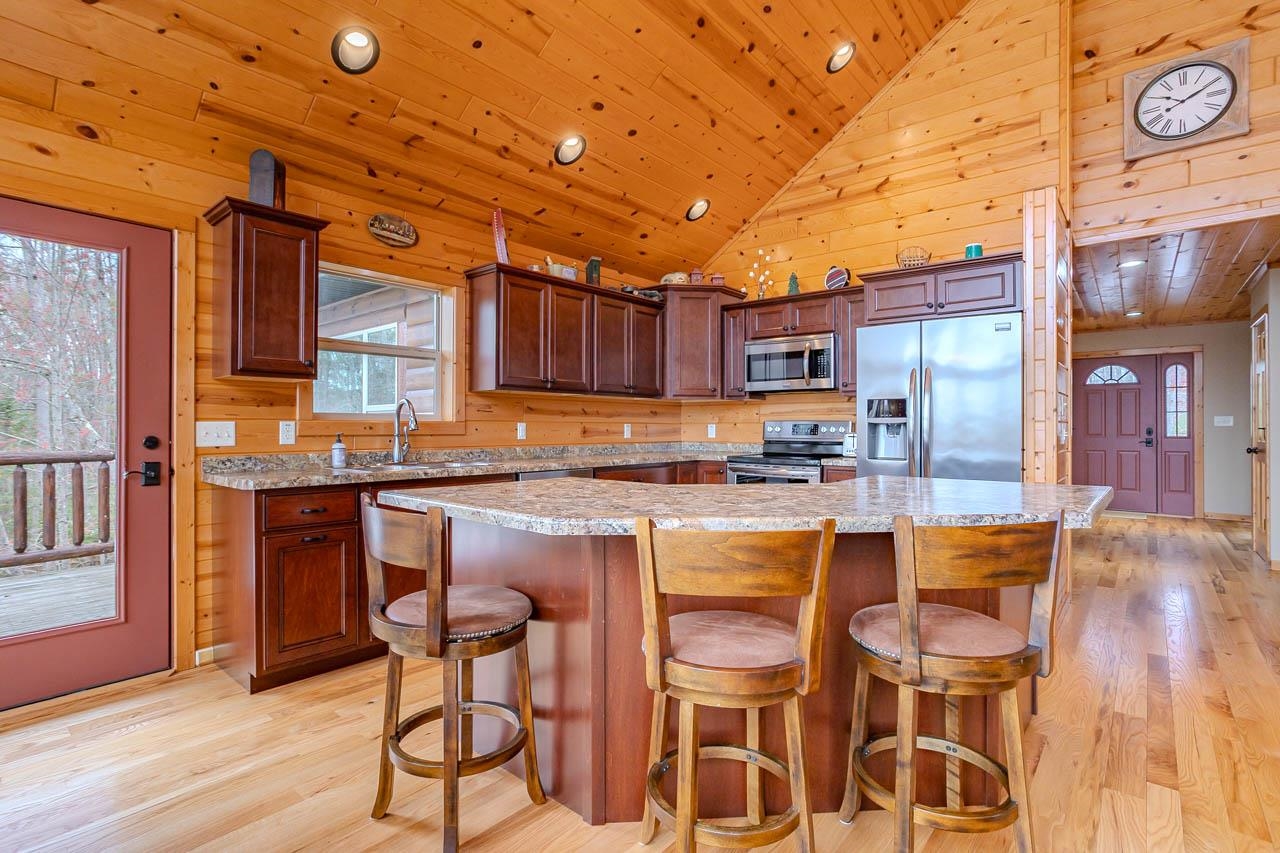 4387 DOUBLE OAKS TRAIL, Rhinelander, Wisconsin 54501, 4 Bedrooms Bedrooms, ,3 BathroomsBathrooms,Residential,For Sale,4387 DOUBLE OAKS TRAIL,22601714