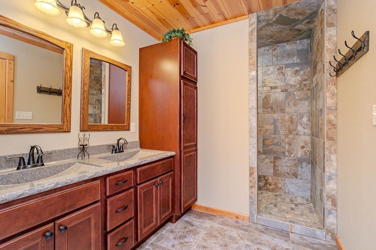 4387 DOUBLE OAKS TRAIL, Rhinelander, Wisconsin 54501, 4 Bedrooms Bedrooms, ,3 BathroomsBathrooms,Residential,For Sale,4387 DOUBLE OAKS TRAIL,22601714