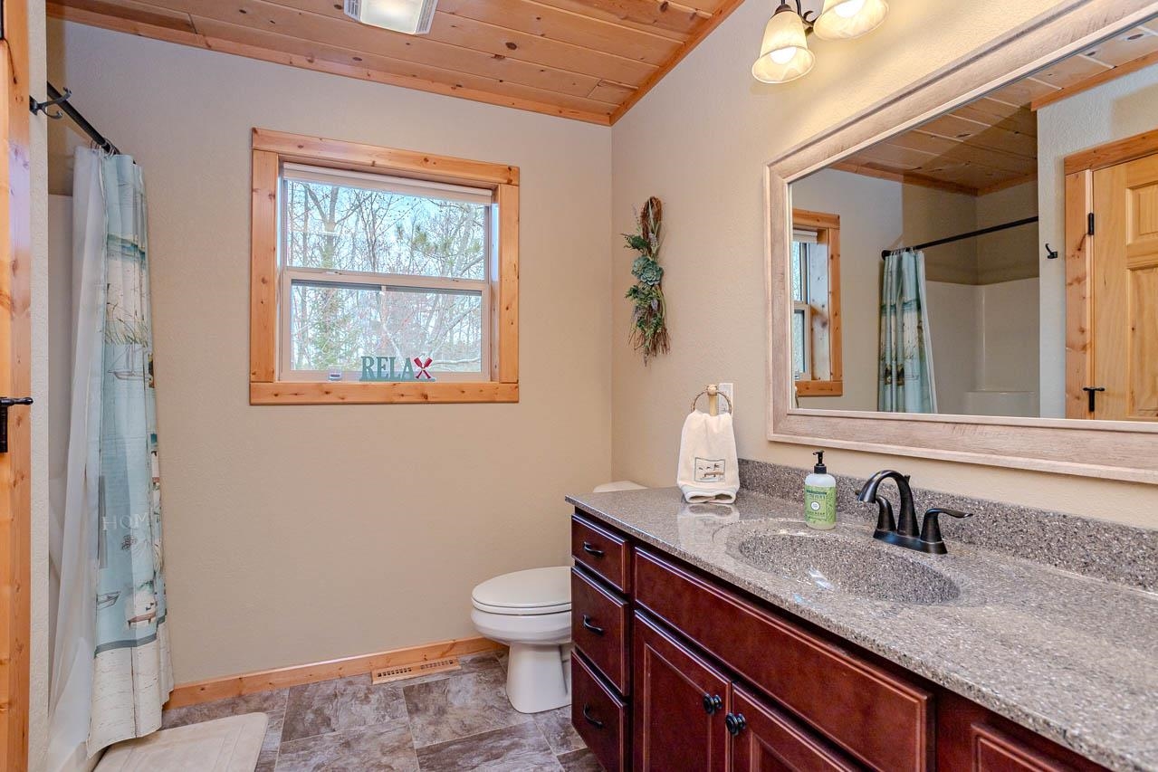 4387 DOUBLE OAKS TRAIL, Rhinelander, Wisconsin 54501, 4 Bedrooms Bedrooms, ,3 BathroomsBathrooms,Residential,For Sale,4387 DOUBLE OAKS TRAIL,22601714