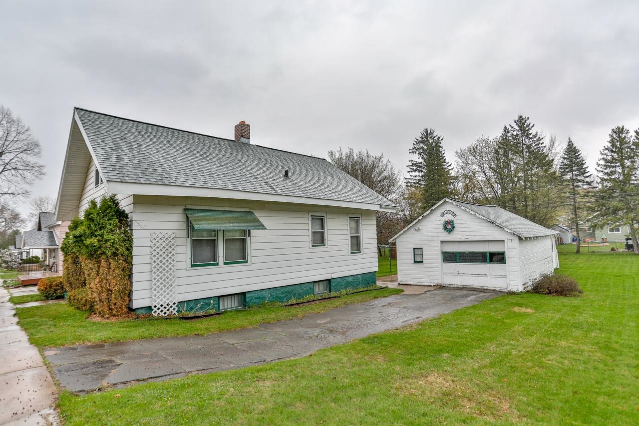 826 PARK AVENUE, Wausau, Wisconsin 54403, 3 Bedrooms Bedrooms, ,1 BathroomBathrooms,Residential,For Sale,826 PARK AVENUE,22601718