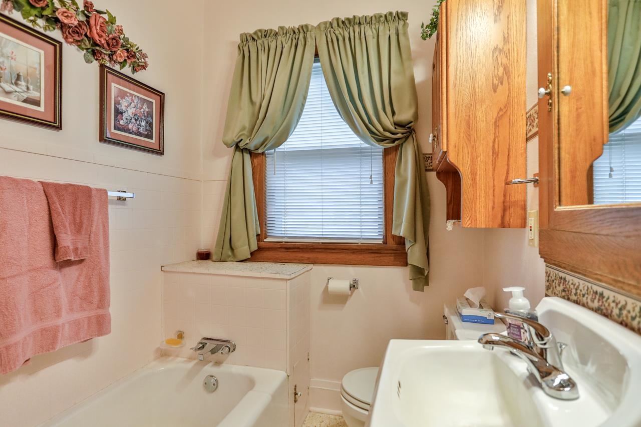 826 PARK AVENUE, Wausau, Wisconsin 54403, 3 Bedrooms Bedrooms, ,1 BathroomBathrooms,Residential,For Sale,826 PARK AVENUE,22601718
