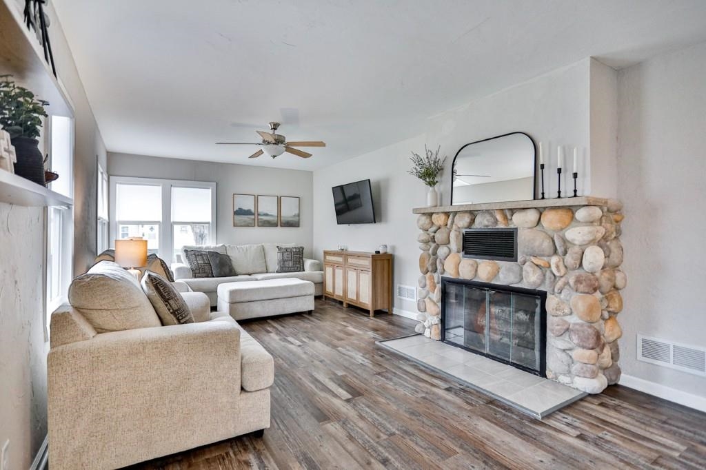 828 E WAUSAU AVENUE, Wausau, Wisconsin 54403, 3 Bedrooms Bedrooms, ,1 BathroomBathrooms,Residential,For Sale,828 E WAUSAU AVENUE,22601723
