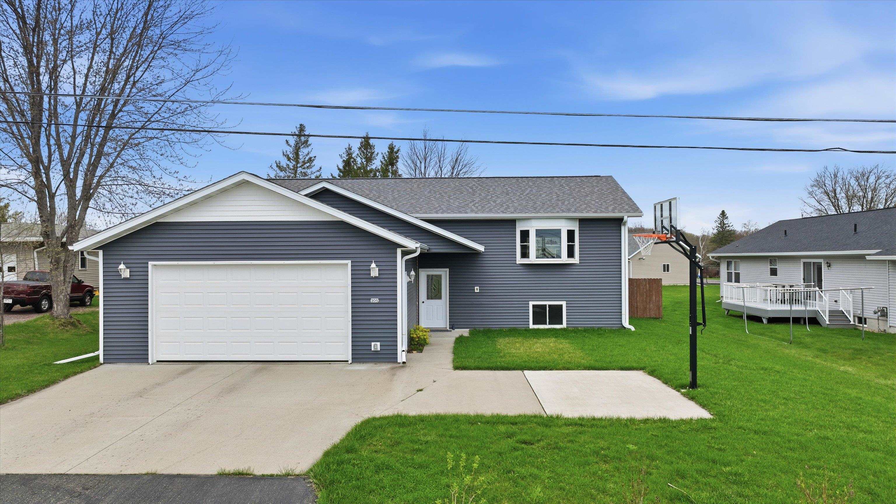 305 W 29TH STREET, Marshfield, Wisconsin 54449, 4 Bedrooms Bedrooms, ,2 BathroomsBathrooms,Residential,For Sale,305 W 29TH STREET,22601727