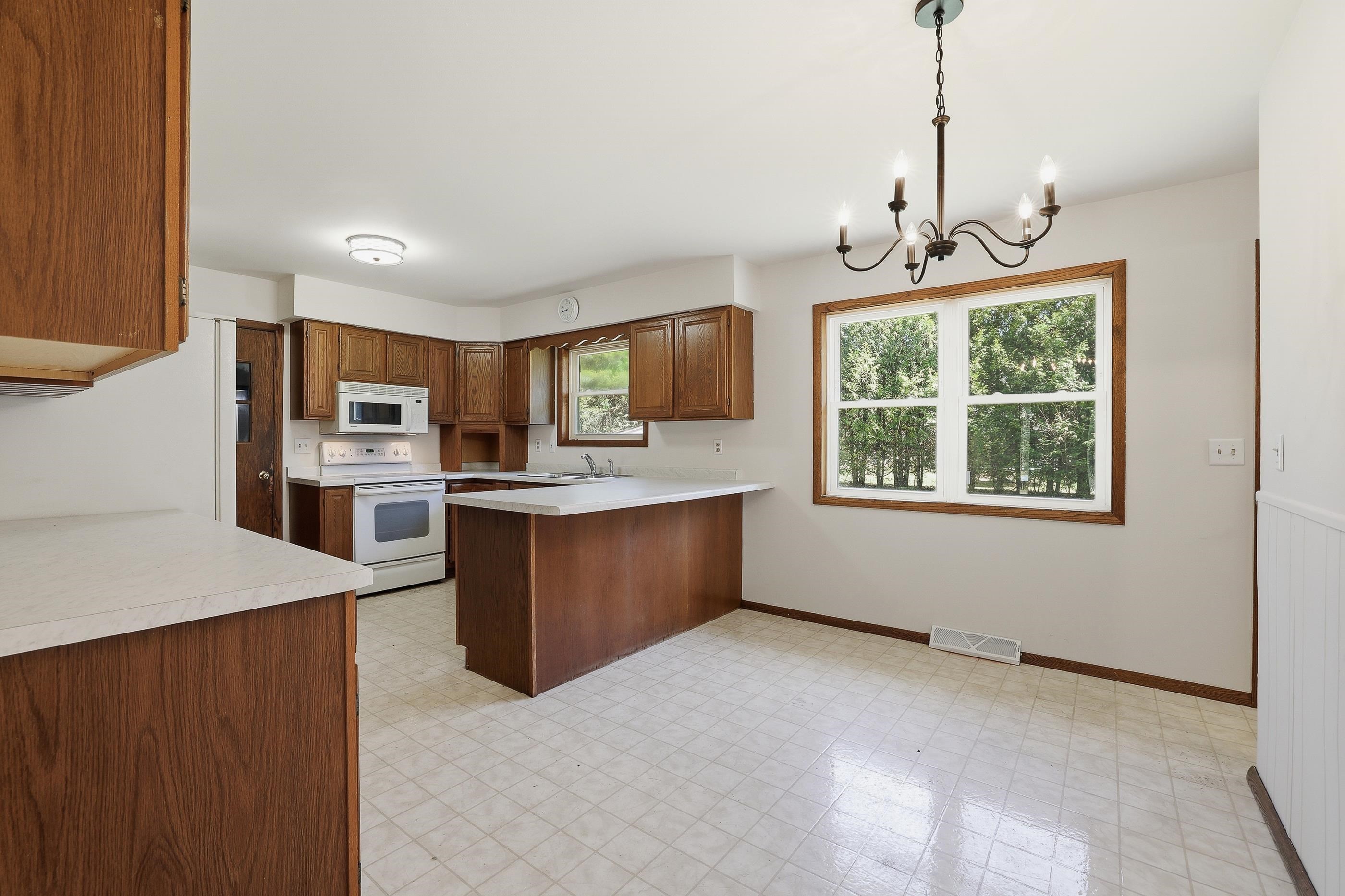 1835 EDGEWOOD LANE, Stevens Point, Wisconsin 54482, 3 Bedrooms Bedrooms, ,1 BathroomBathrooms,Residential,For Sale,1835 EDGEWOOD LANE,22601729