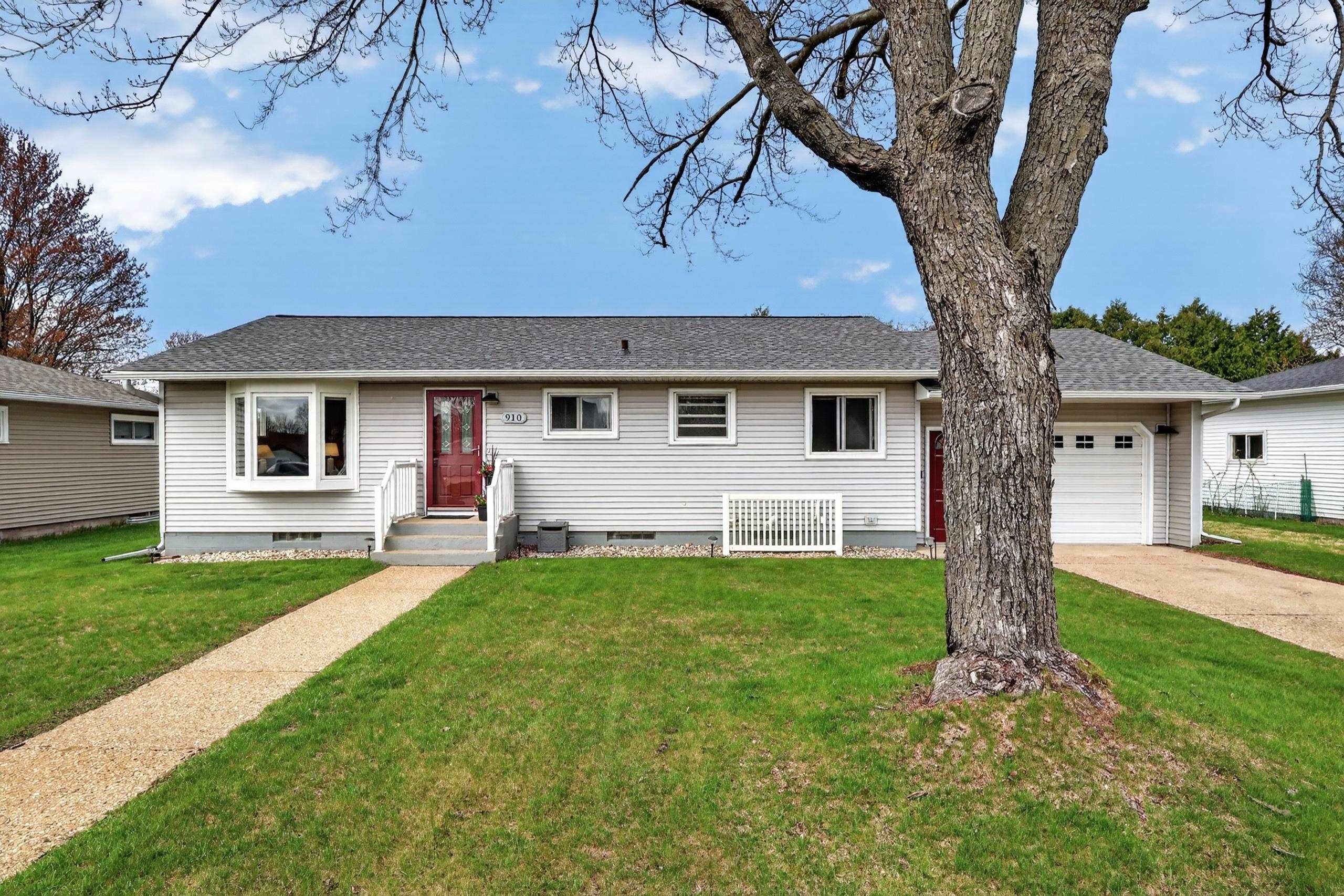 910 16TH STREET SOUTH, Wisconsin Rapids, Wisconsin 54494, 3 Bedrooms Bedrooms, ,1 BathroomBathrooms,Residential,For Sale,910 16TH STREET SOUTH,22601730